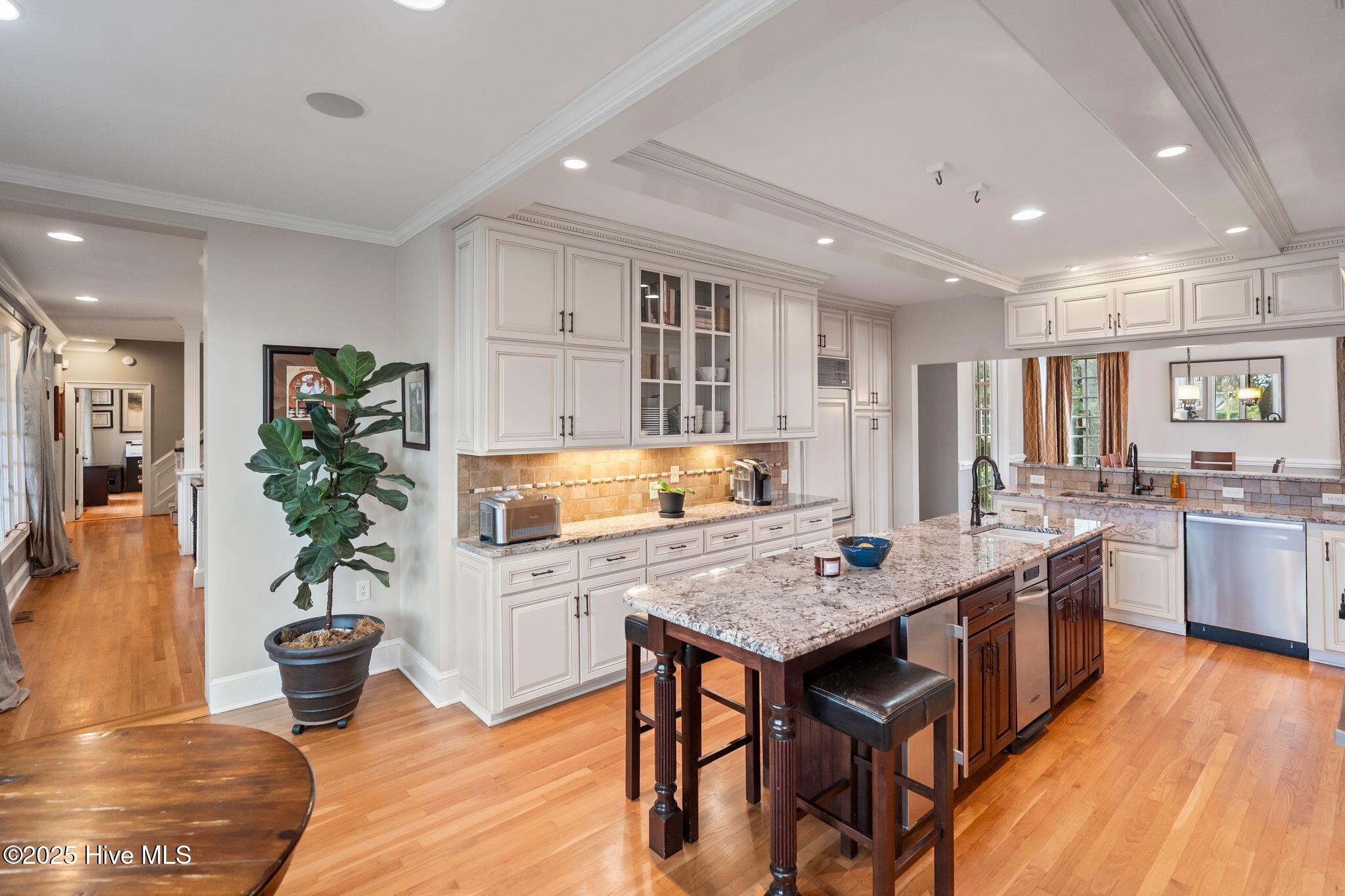 100530857 | Photo 15