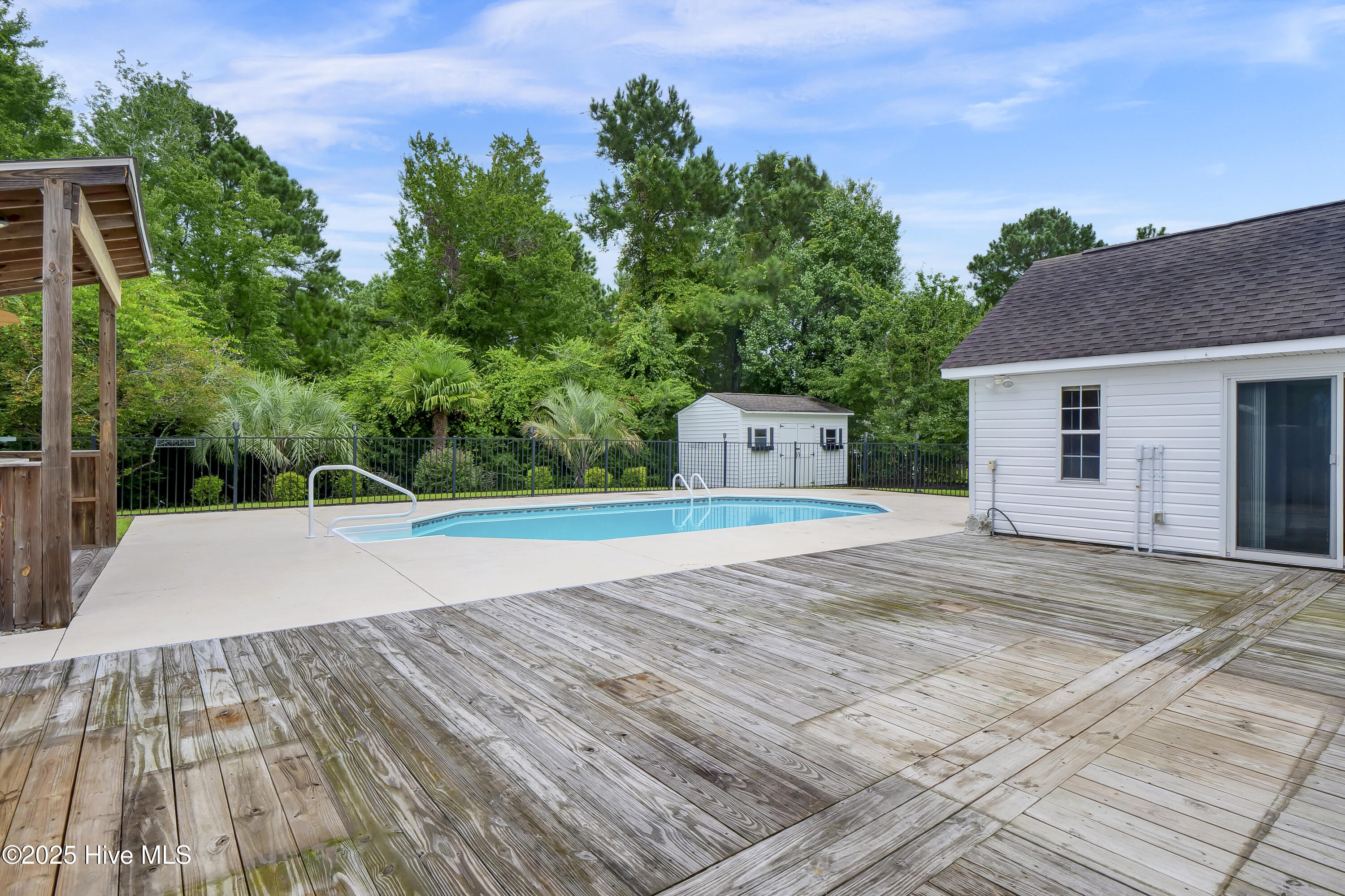 100544266 | Photo 46