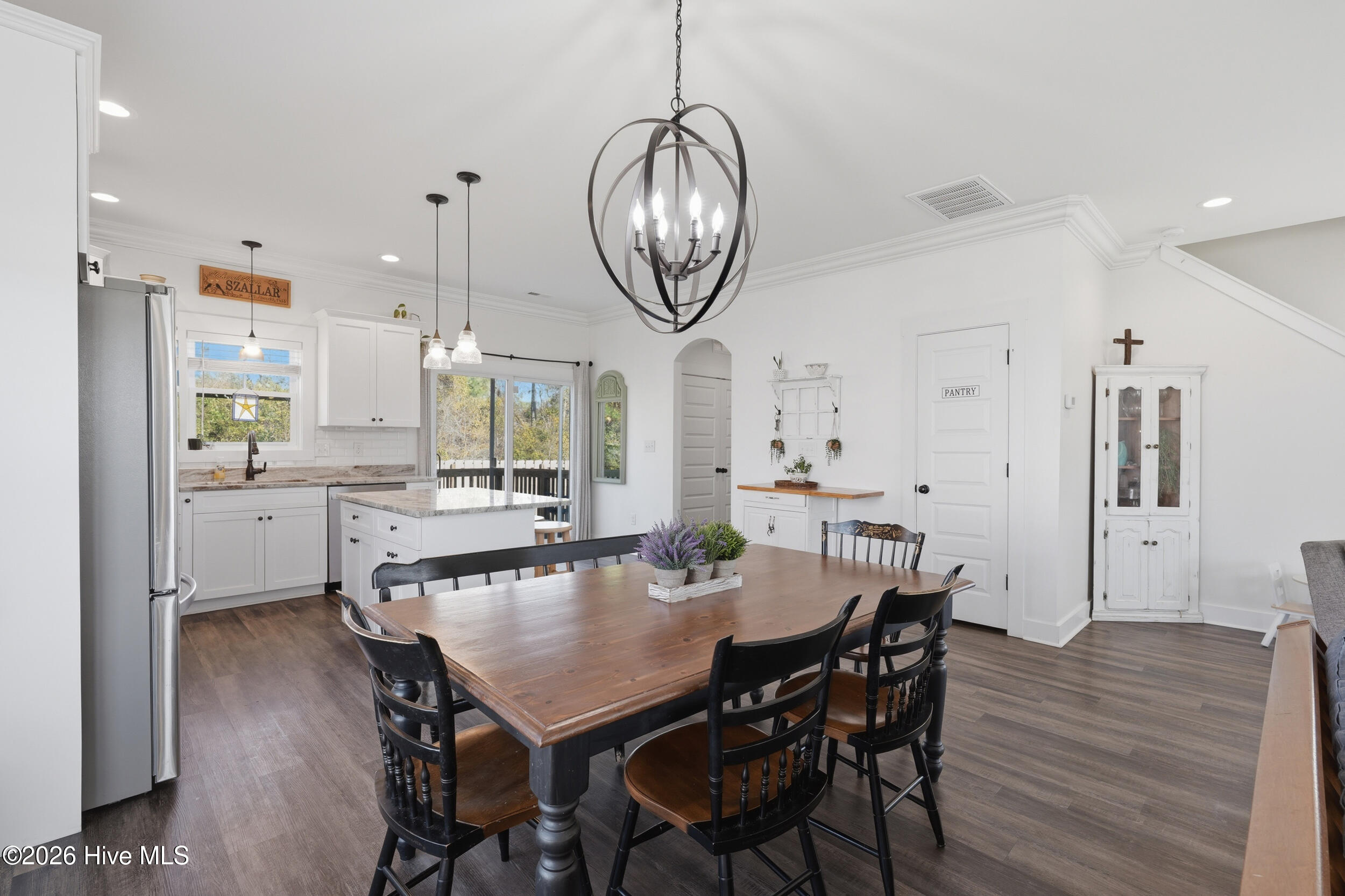 100562917 | Photo 13