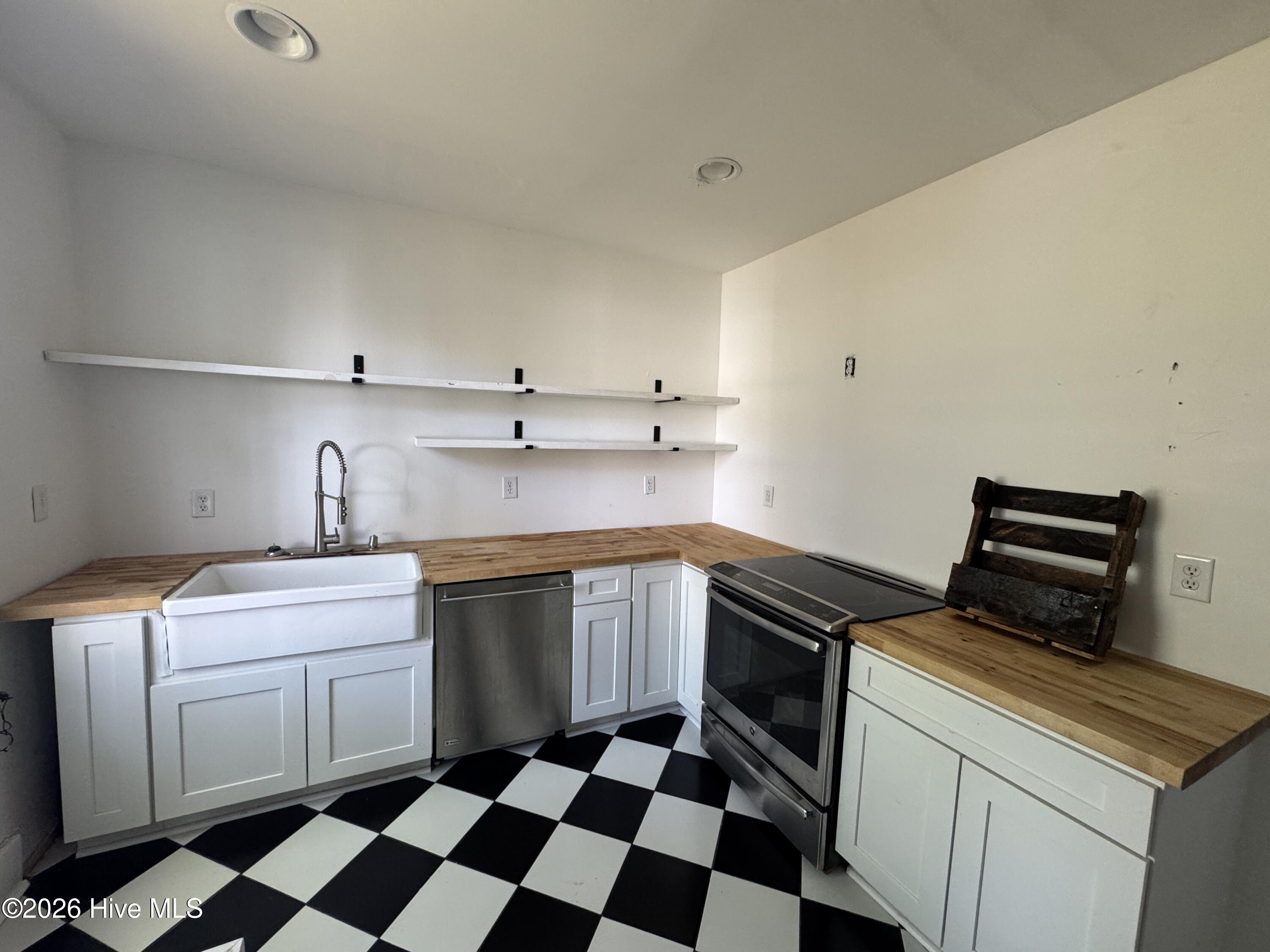 100564454 | Photo 18