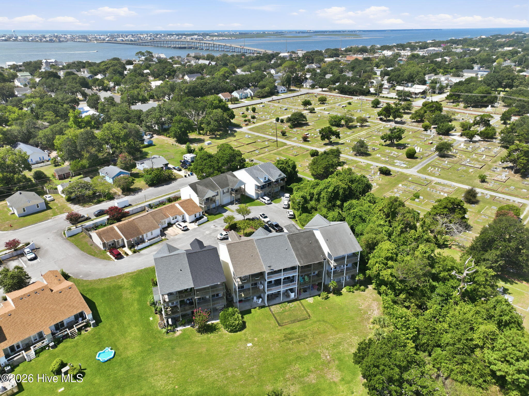 1800 Bay 