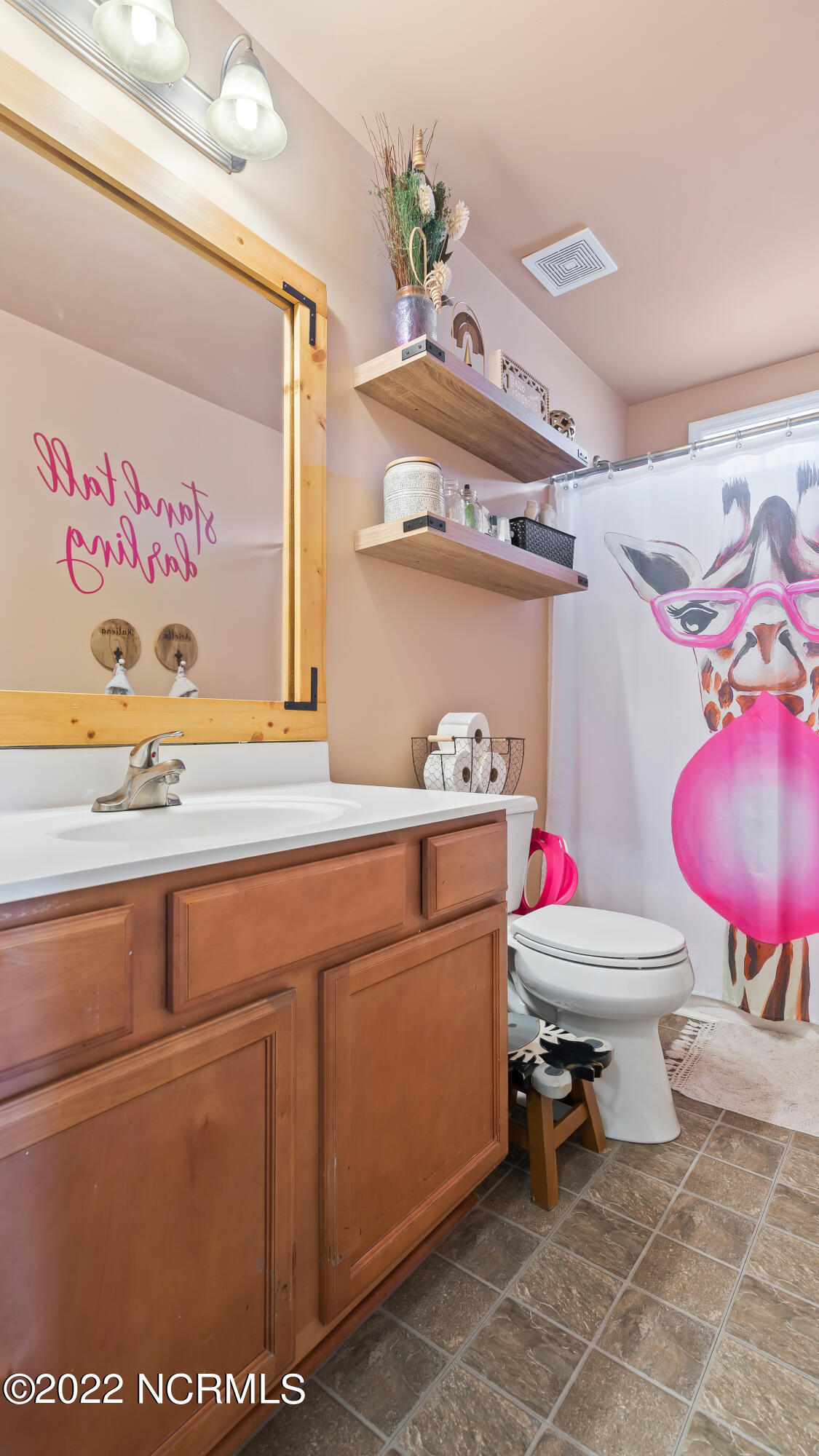 100549623 | Photo 26