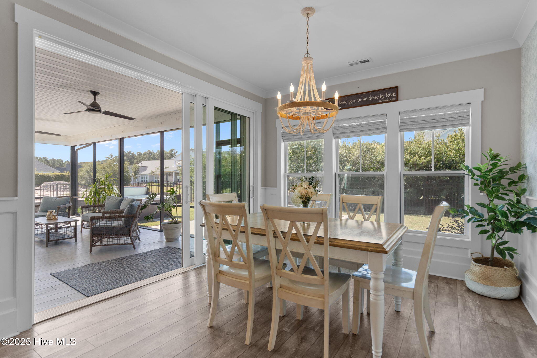 100536162 | Photo 23