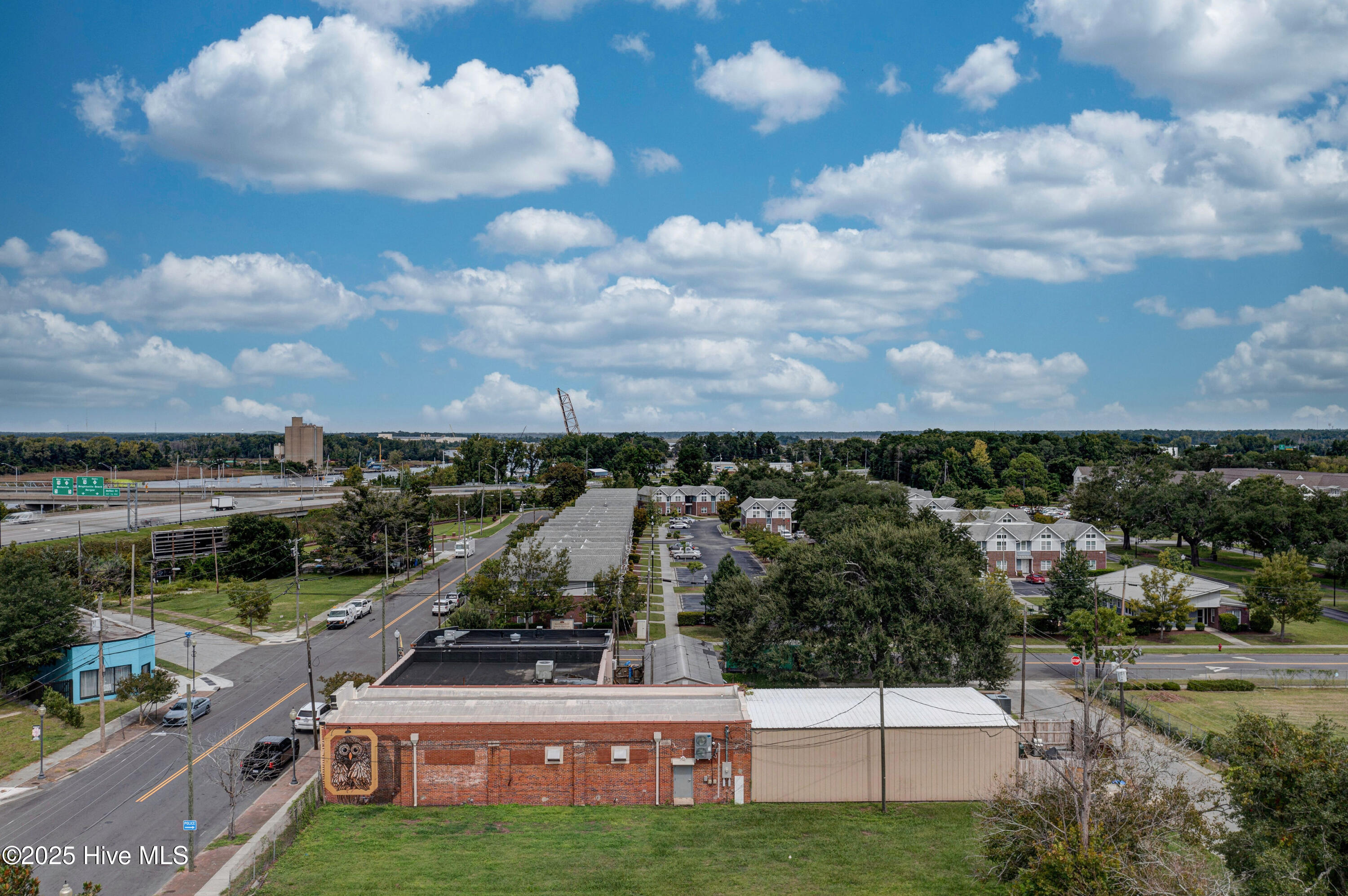 100349368 | Photo 13