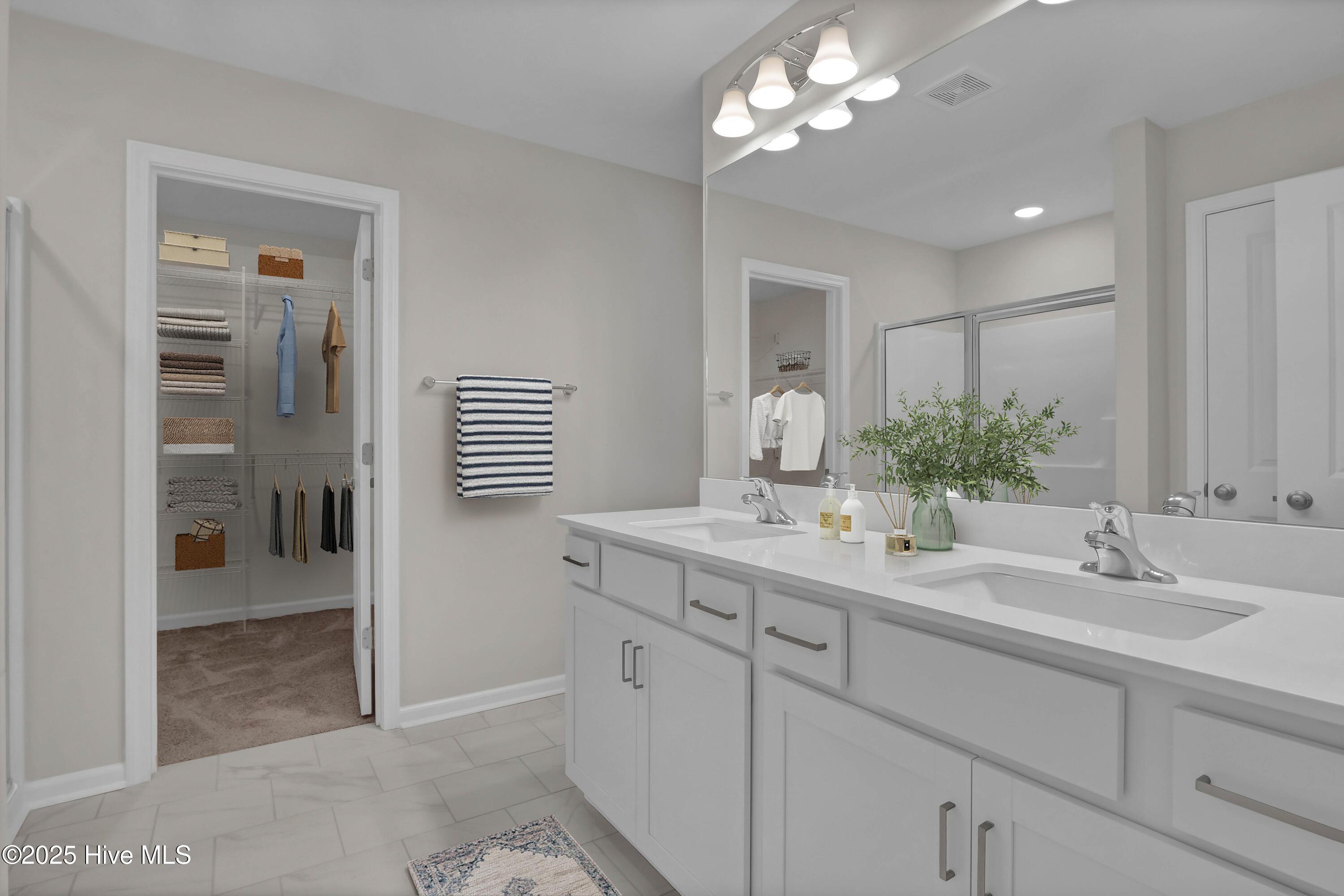 100543348 | Photo 36