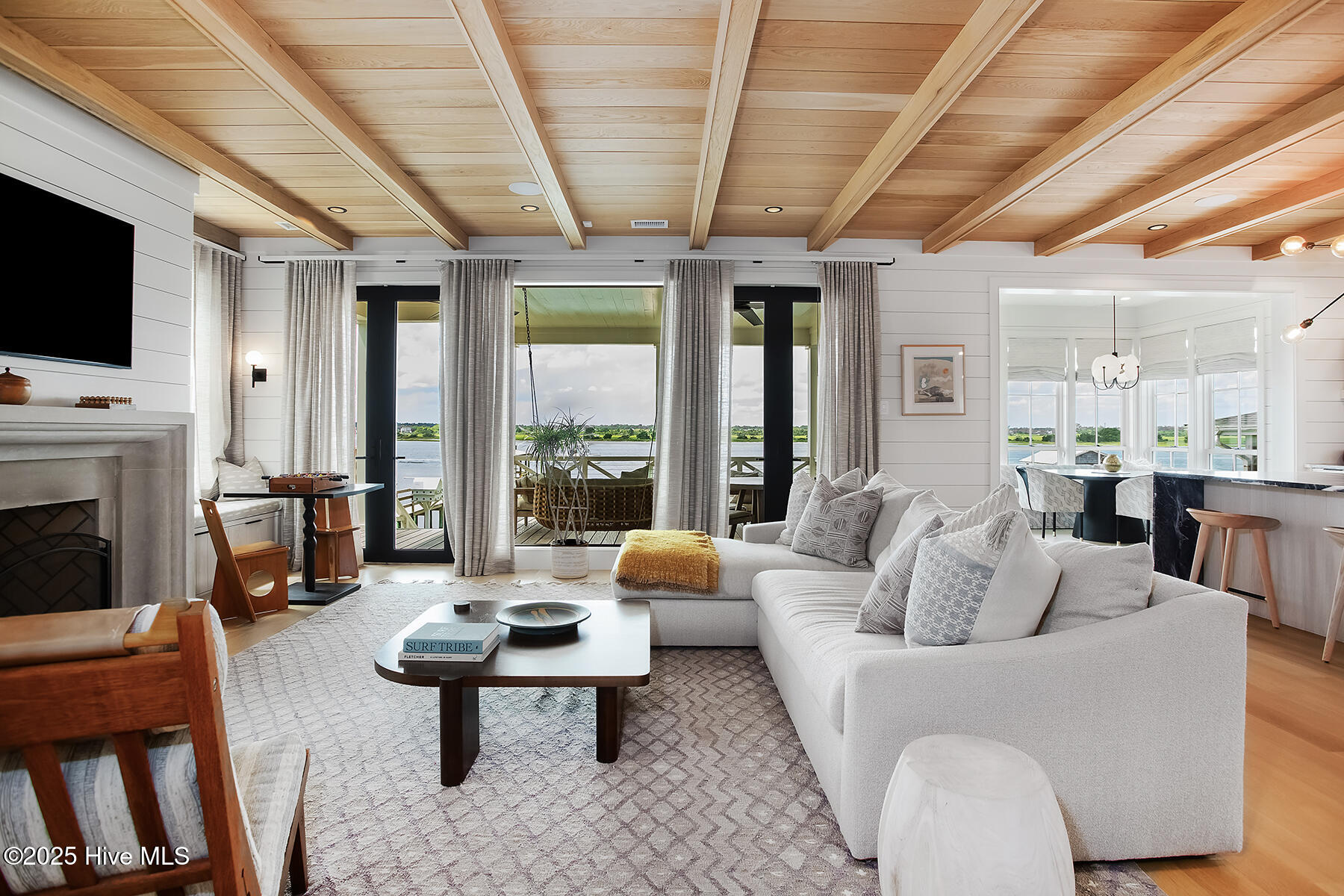 100528983 | Photo 16