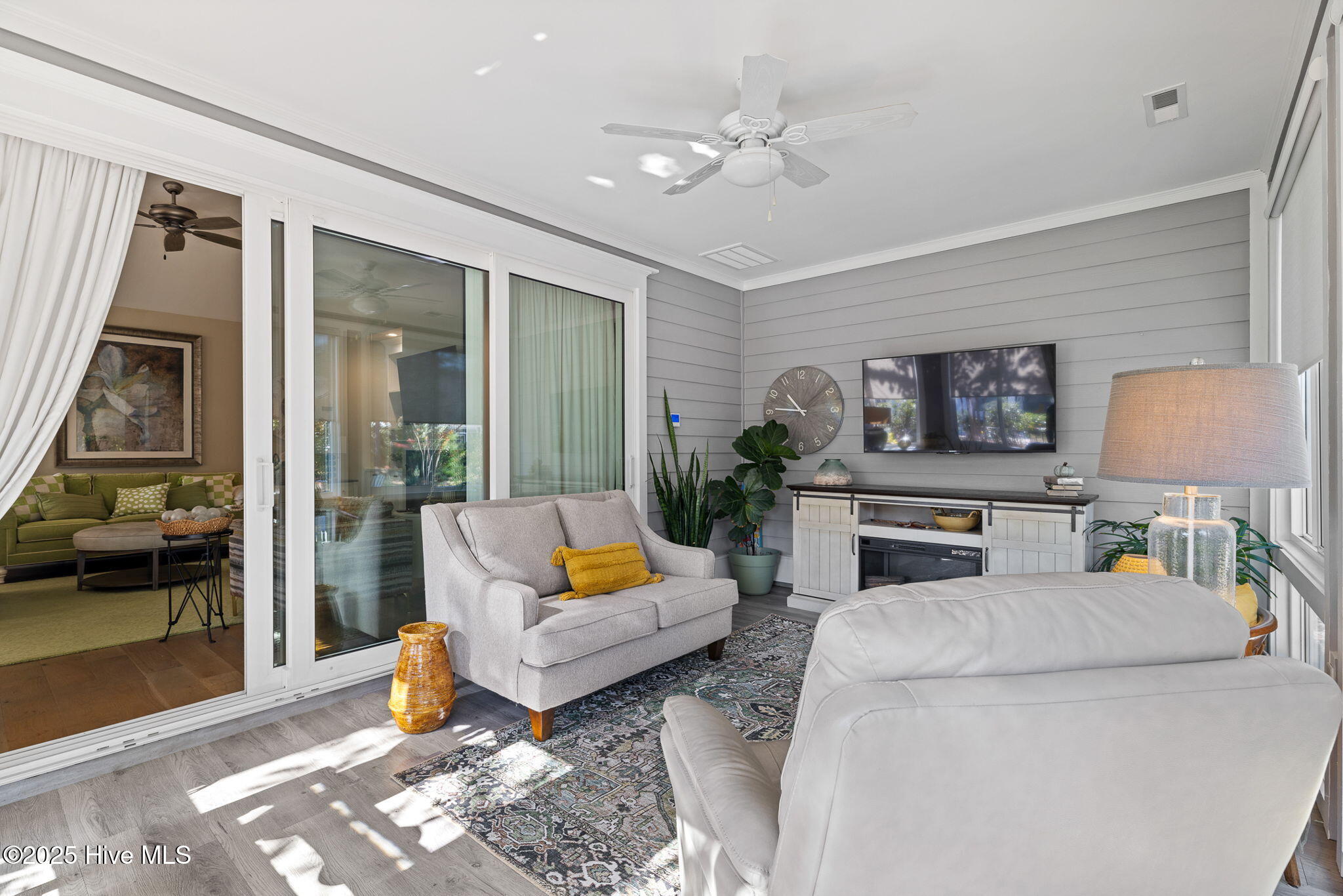 100540140 | Photo 39