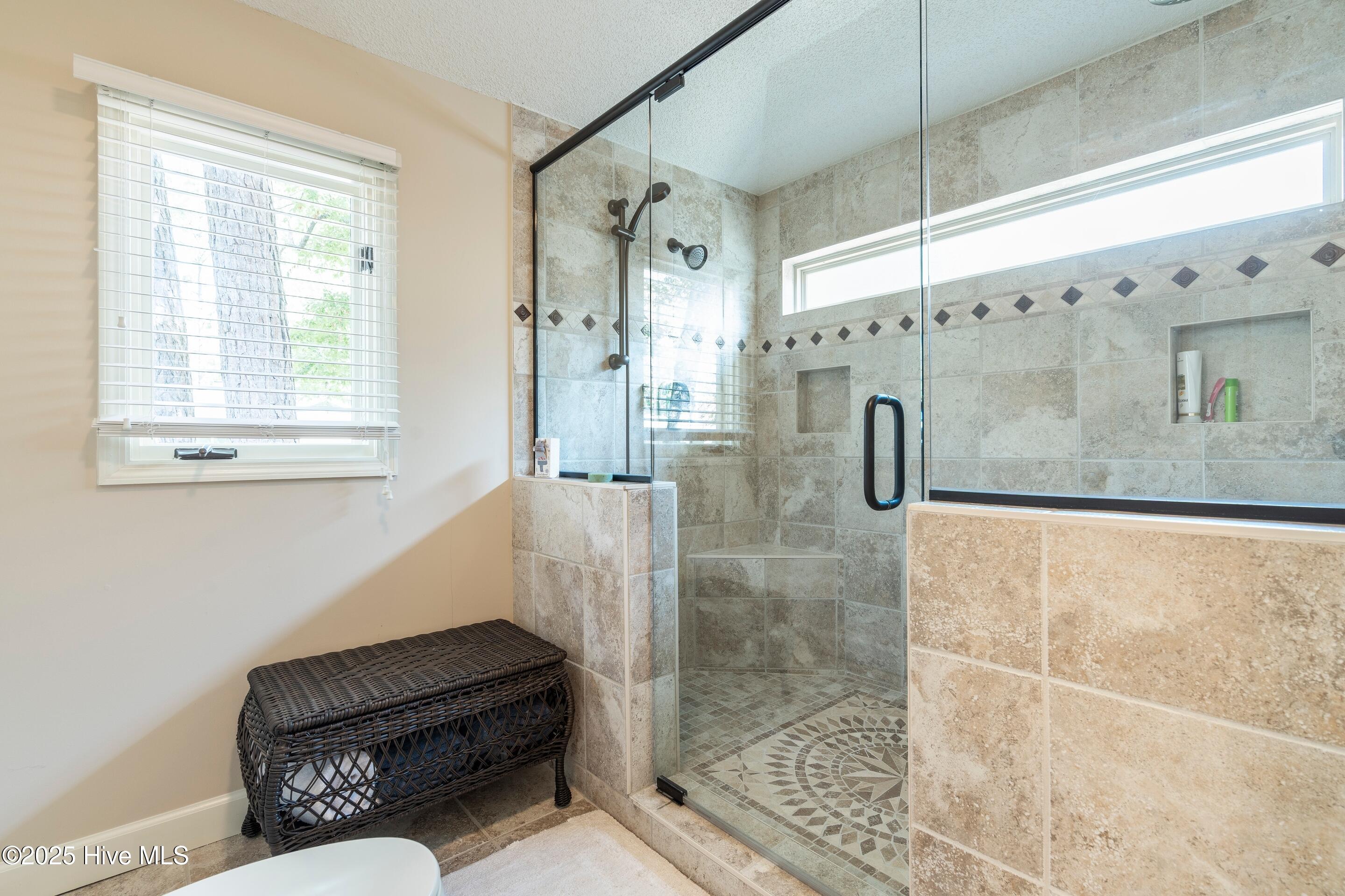 100517160 | Photo 38