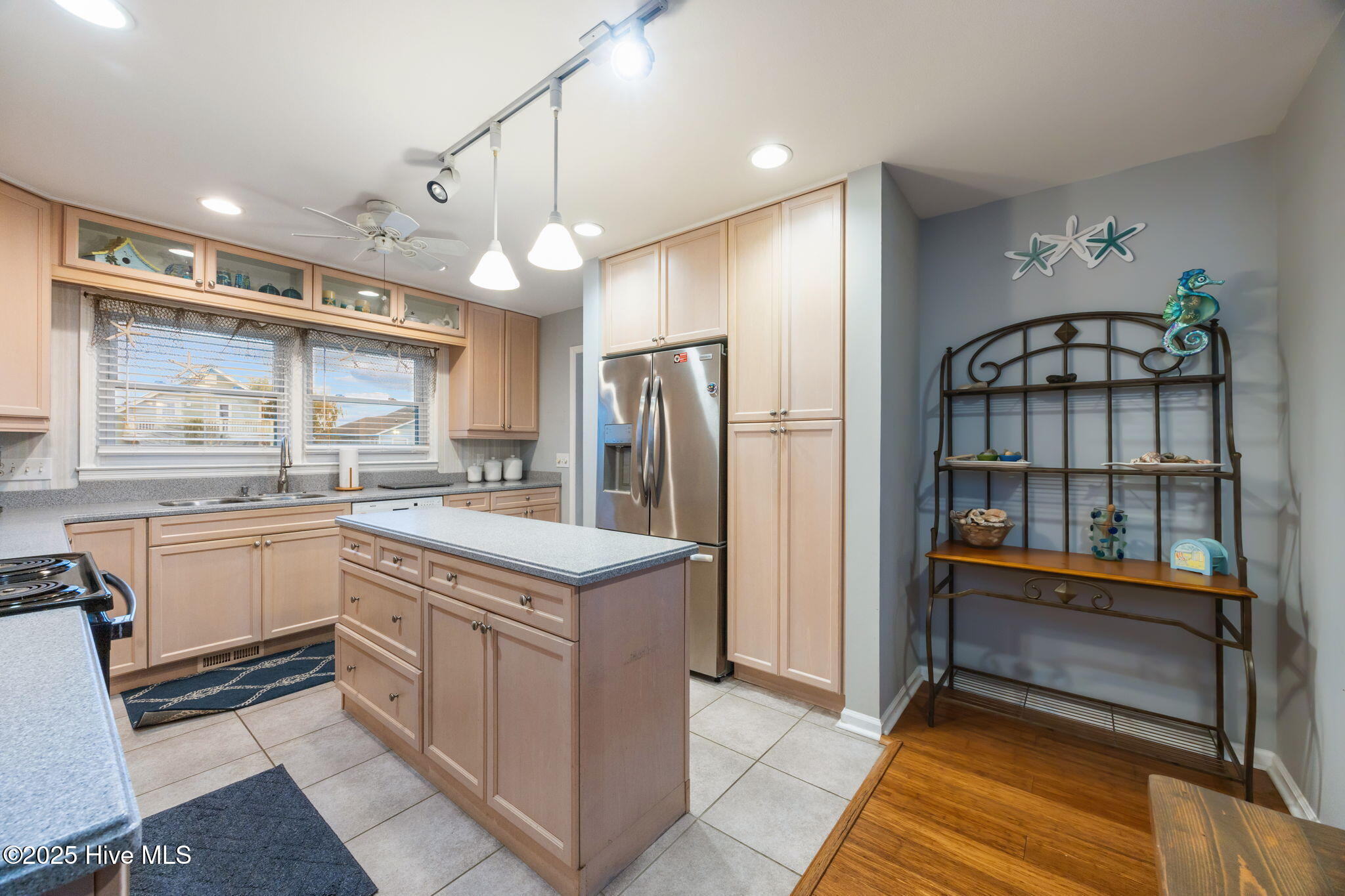 100567409 | Photo 34