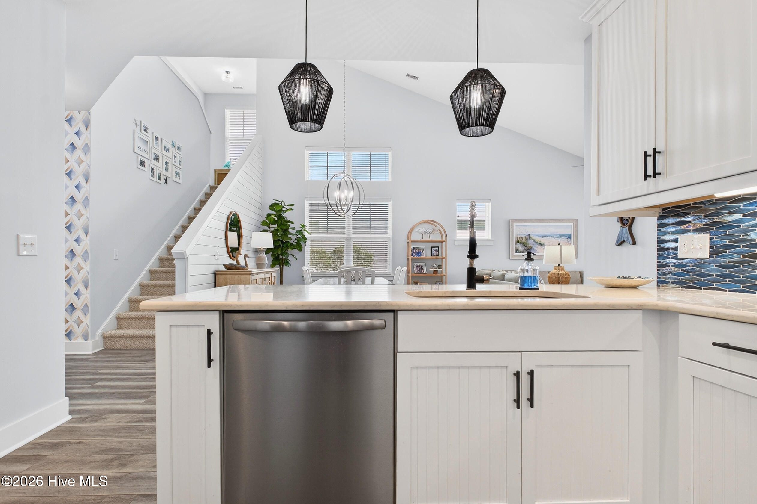 100559730 | Photo 11