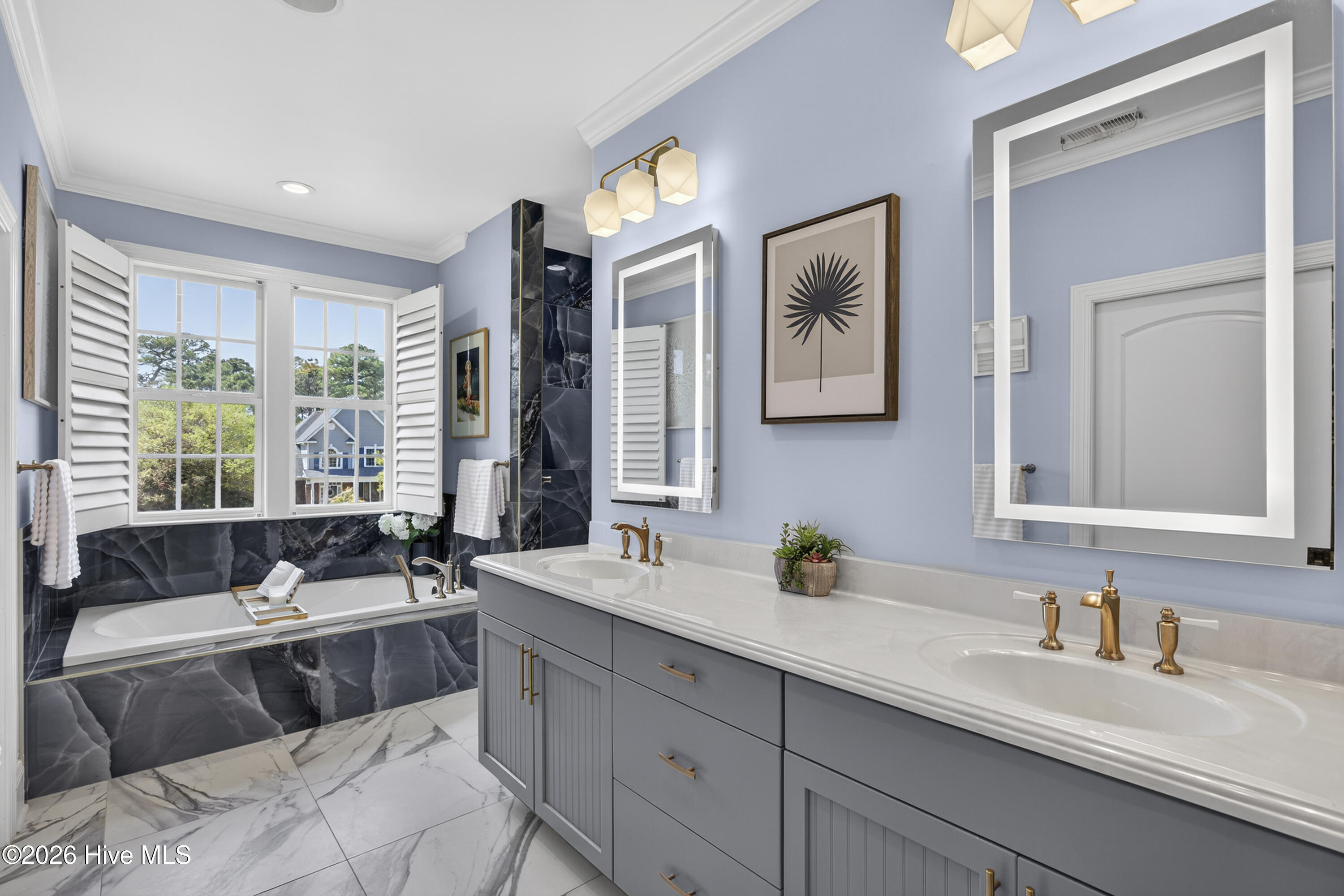 100564665 | Photo 25