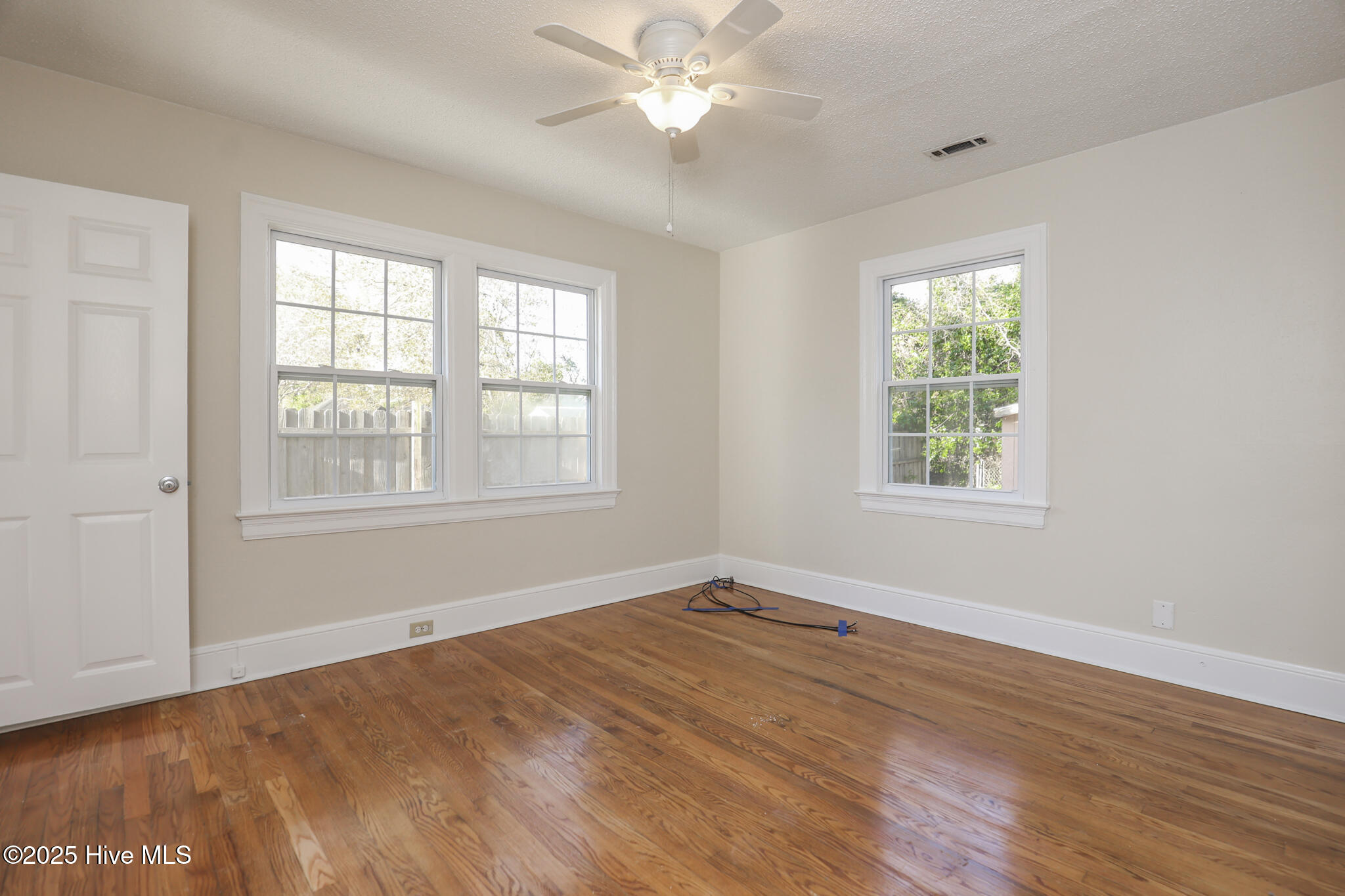 100542091 | Photo 18