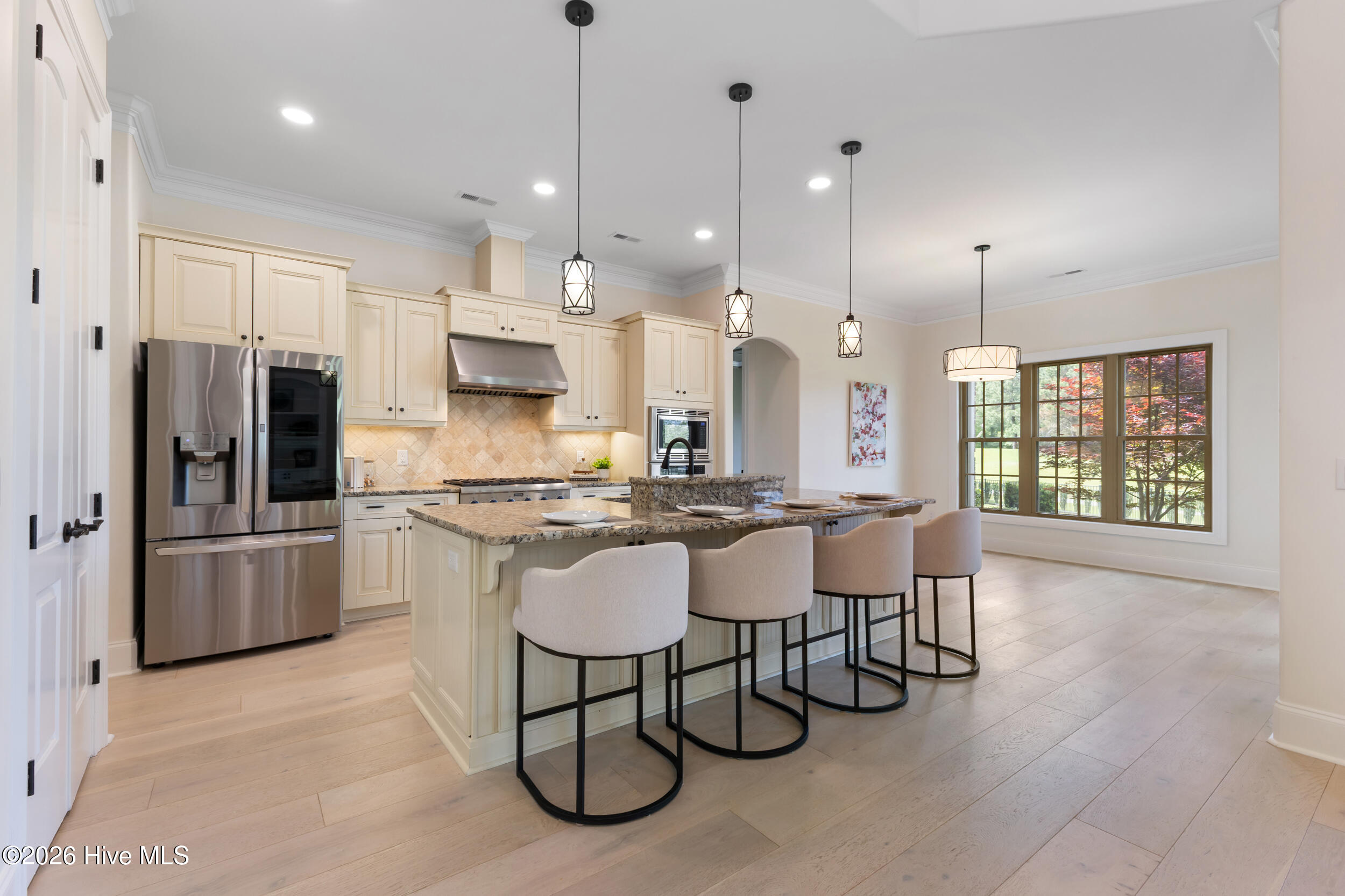 100567857 | Photo 12