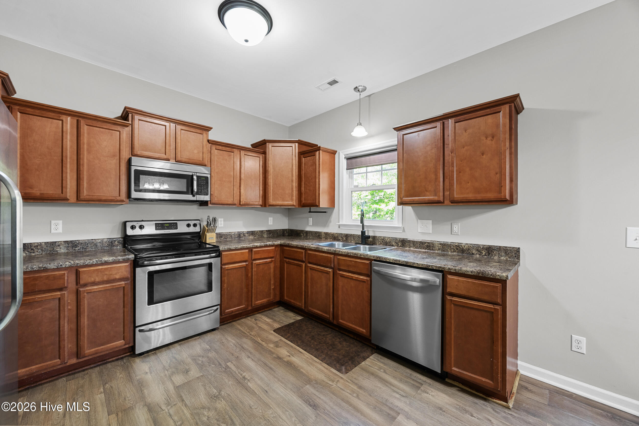 100567272 | Photo 20