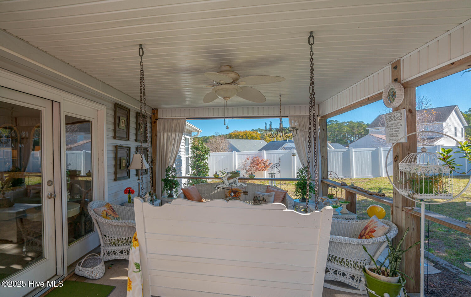 100542303 | Photo 33