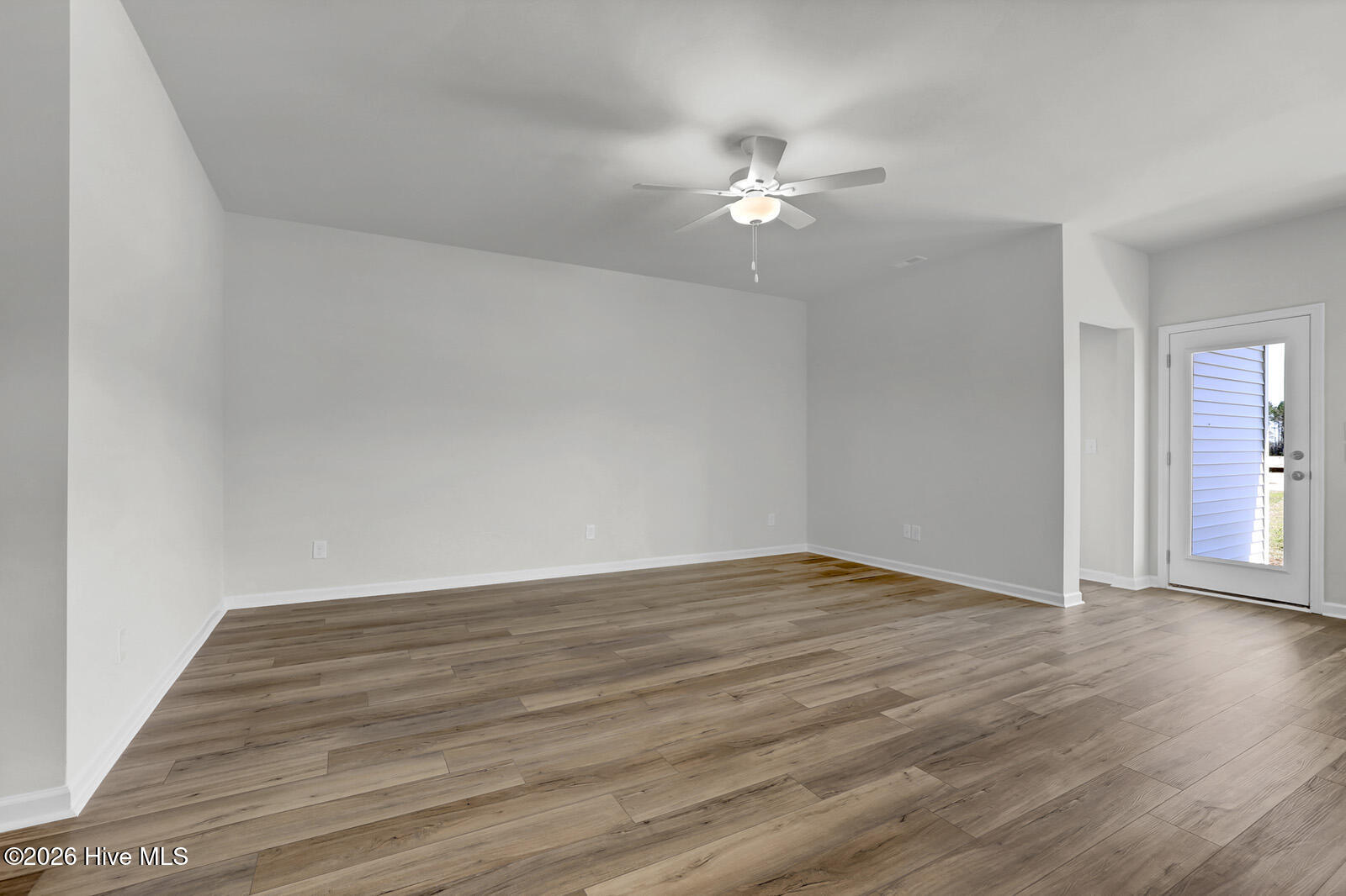 100550326 | Photo 10