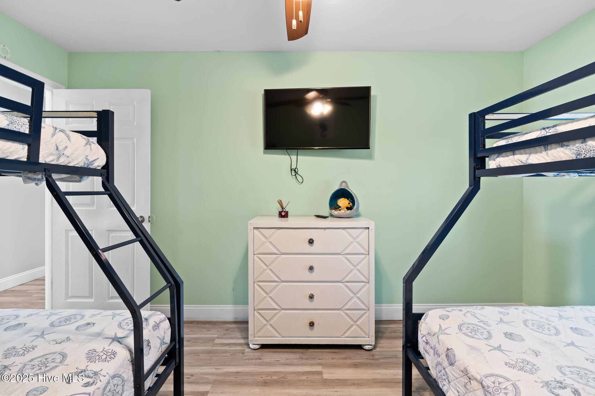 100510306 | Photo 27