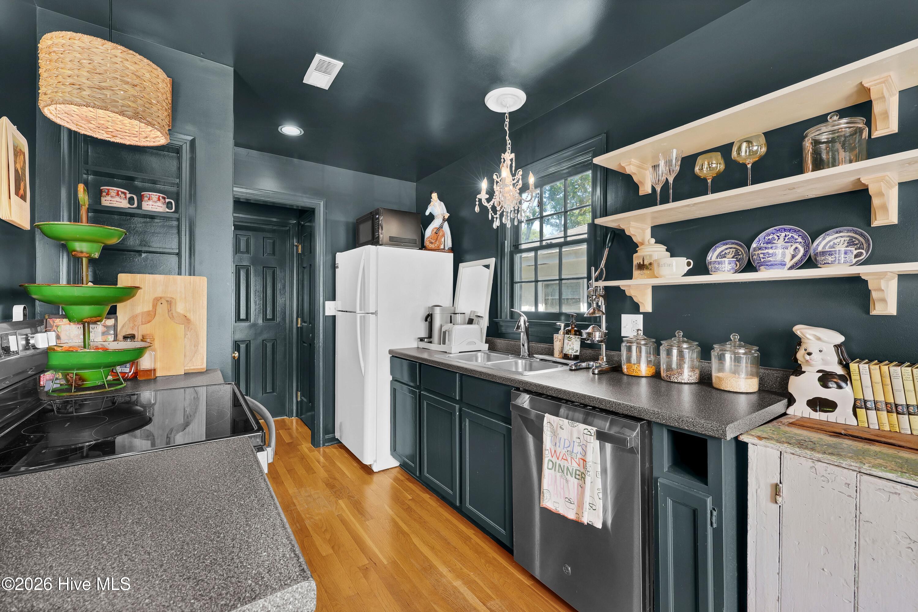 100570649 | Photo 52