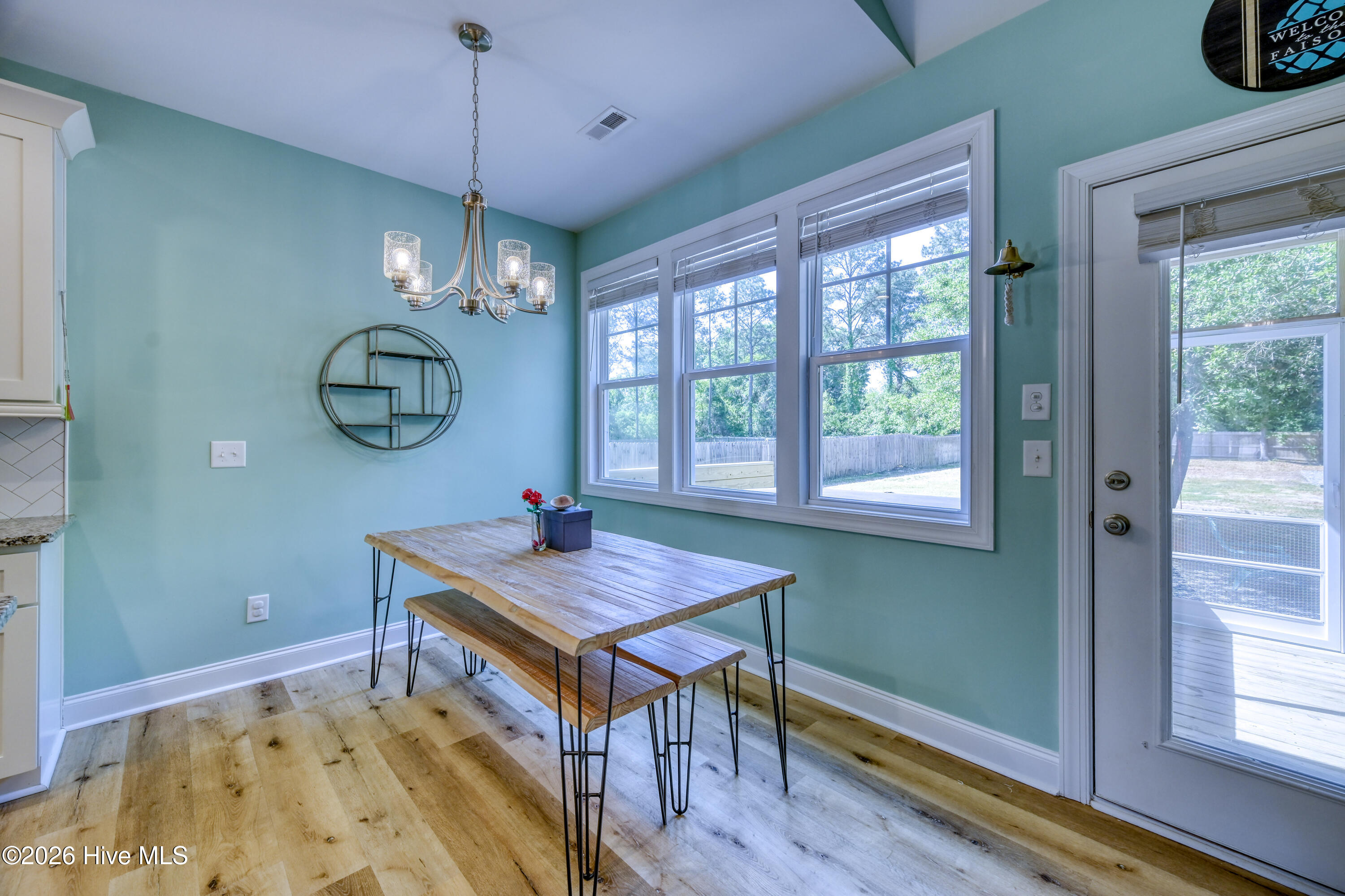 100569284 | Photo 11