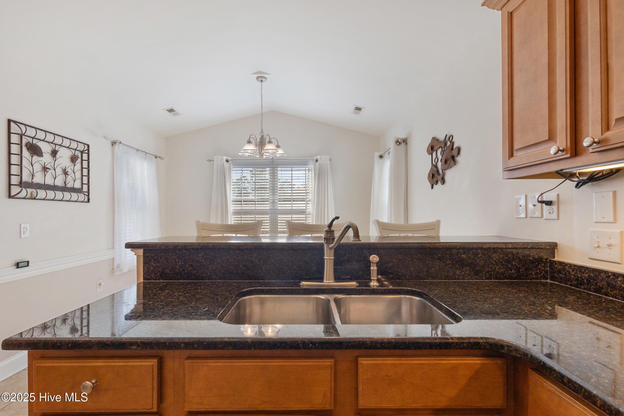 100541465 | Photo 17