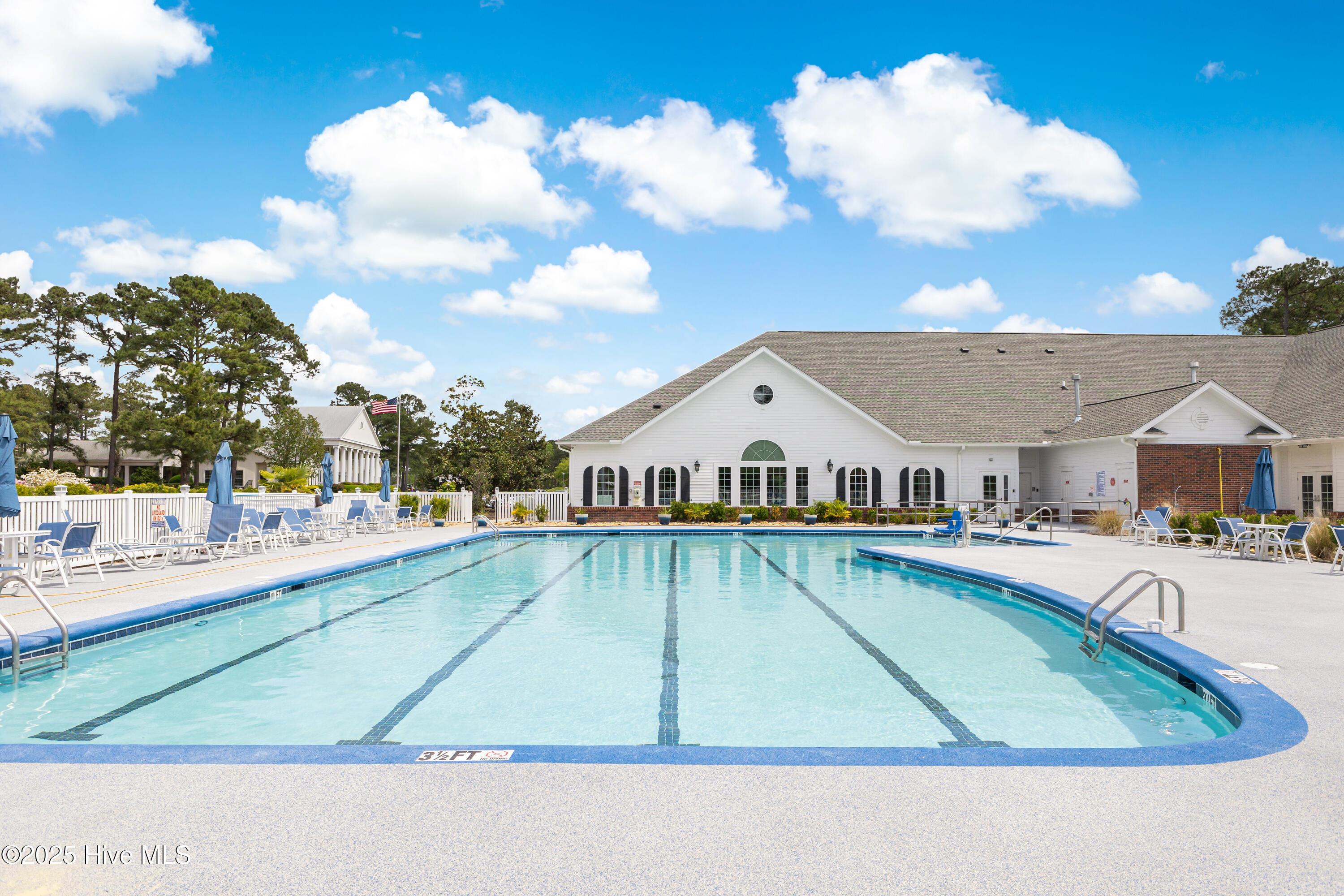 100512349 | Photo 35