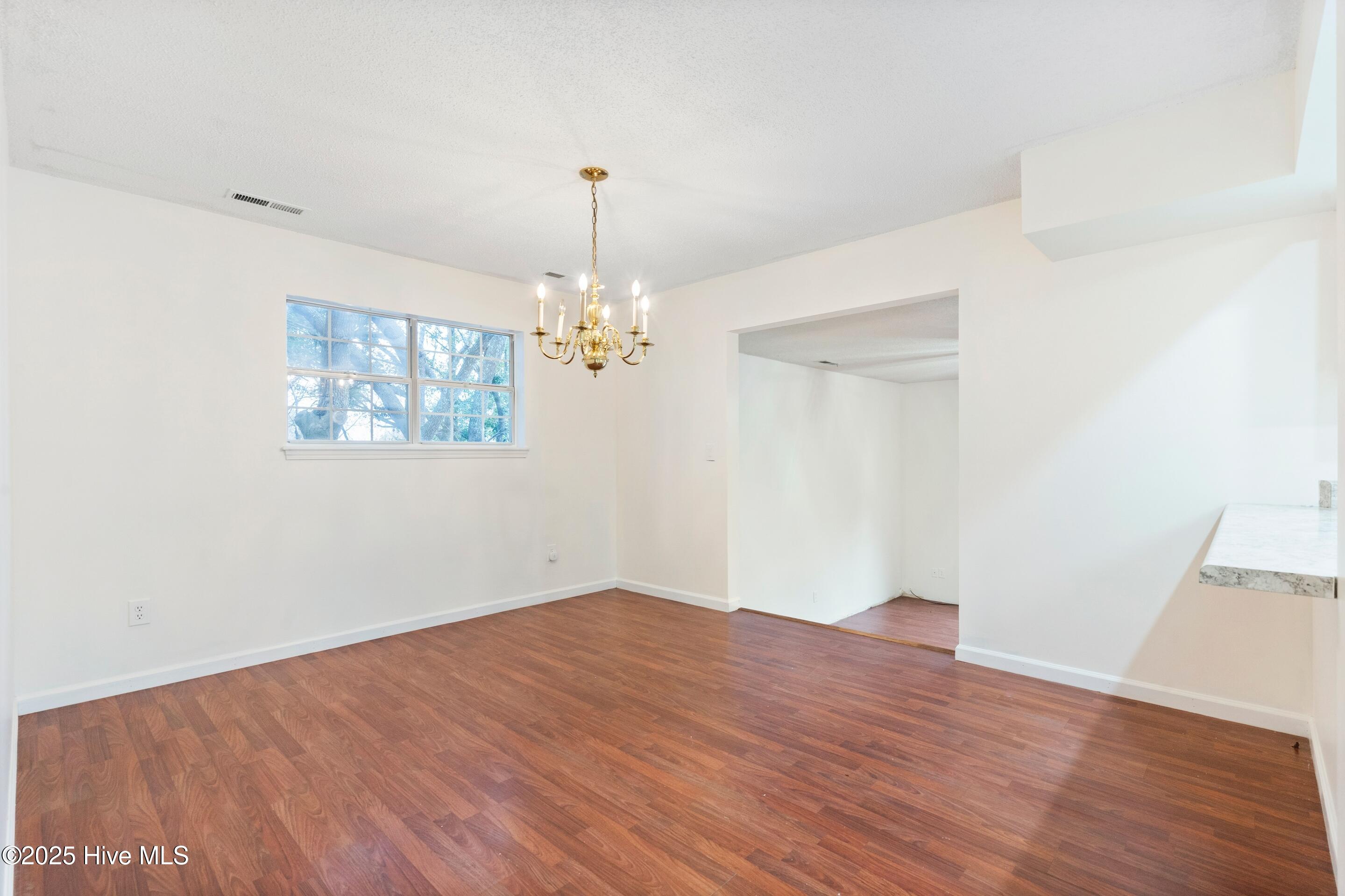 100522461 | Photo 12