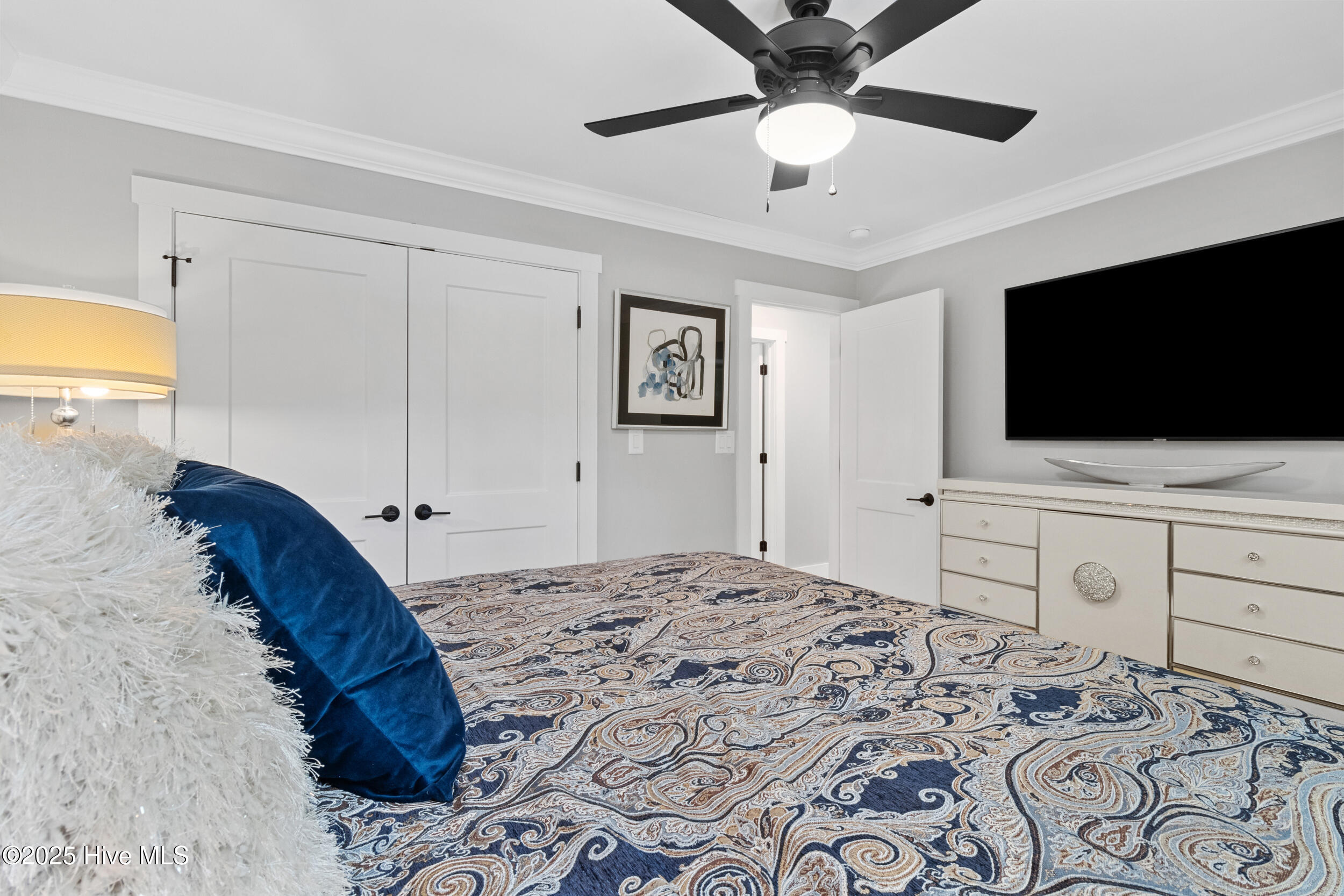 100561677 | Photo 41