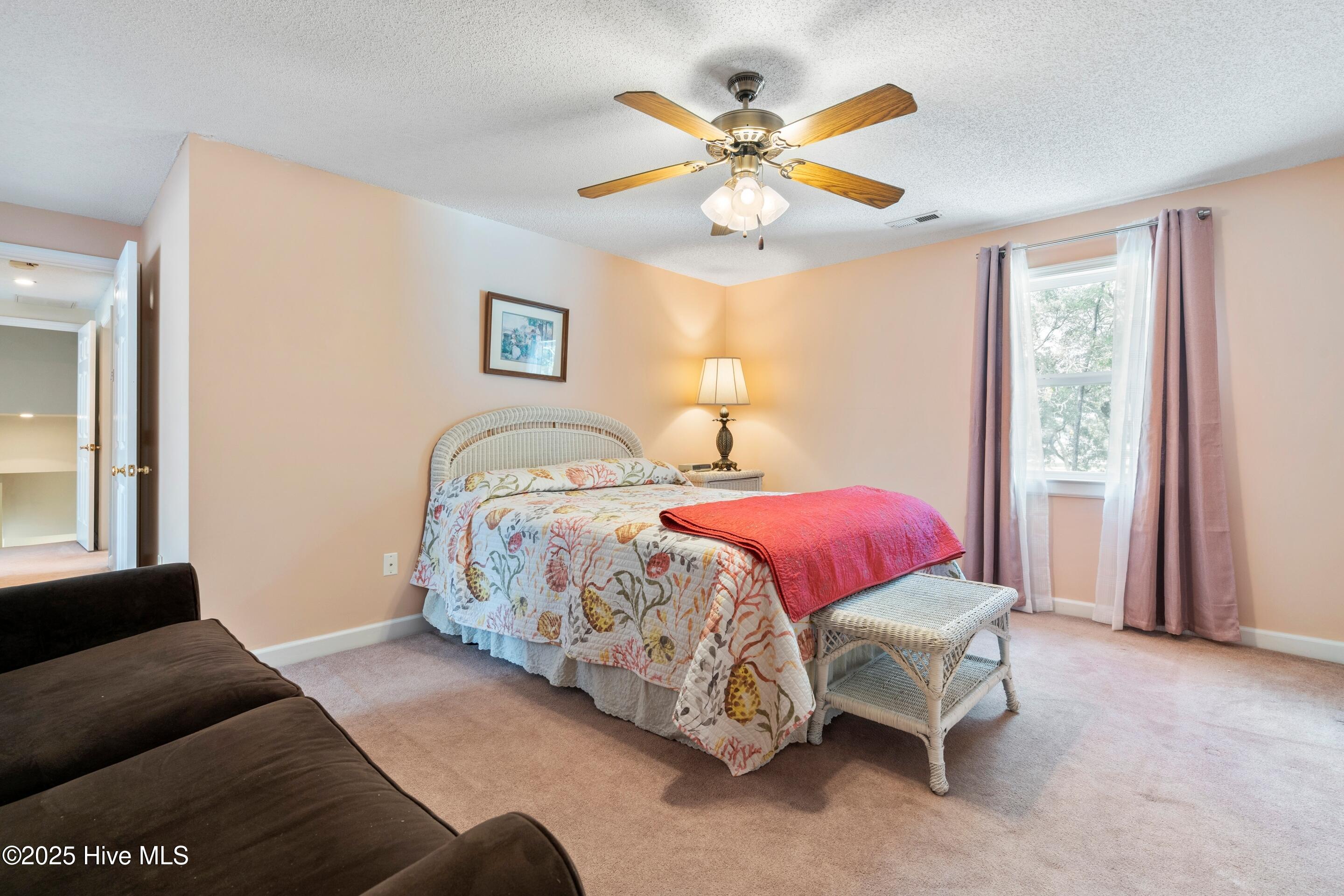 100539788 | Photo 25