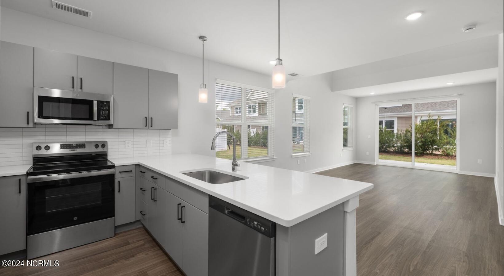 100543621 | Photo 14