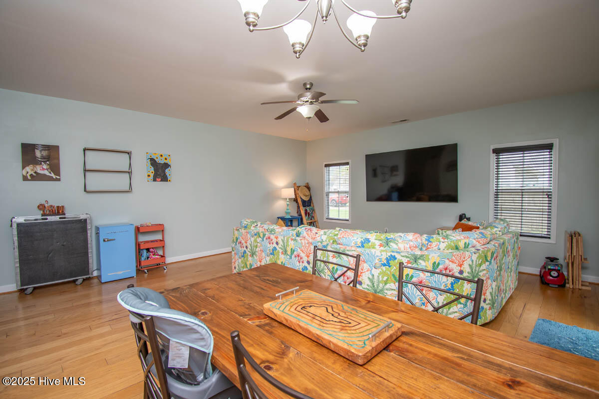 100534279 | Photo 23