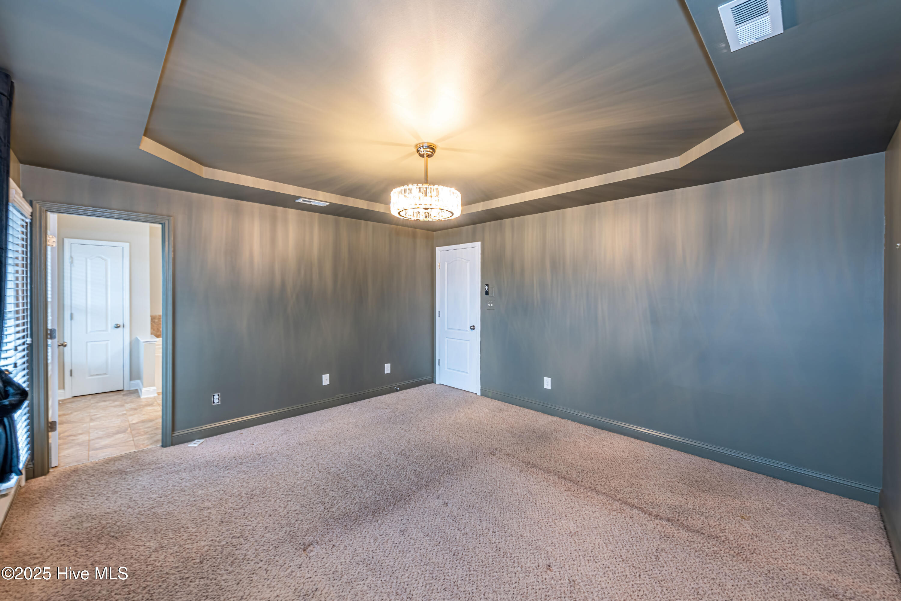 100546682 | Photo 46