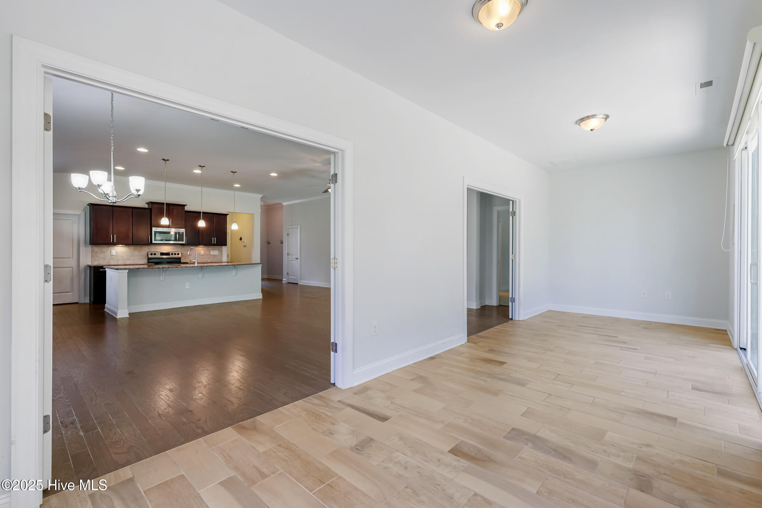 100529345 | Photo 21