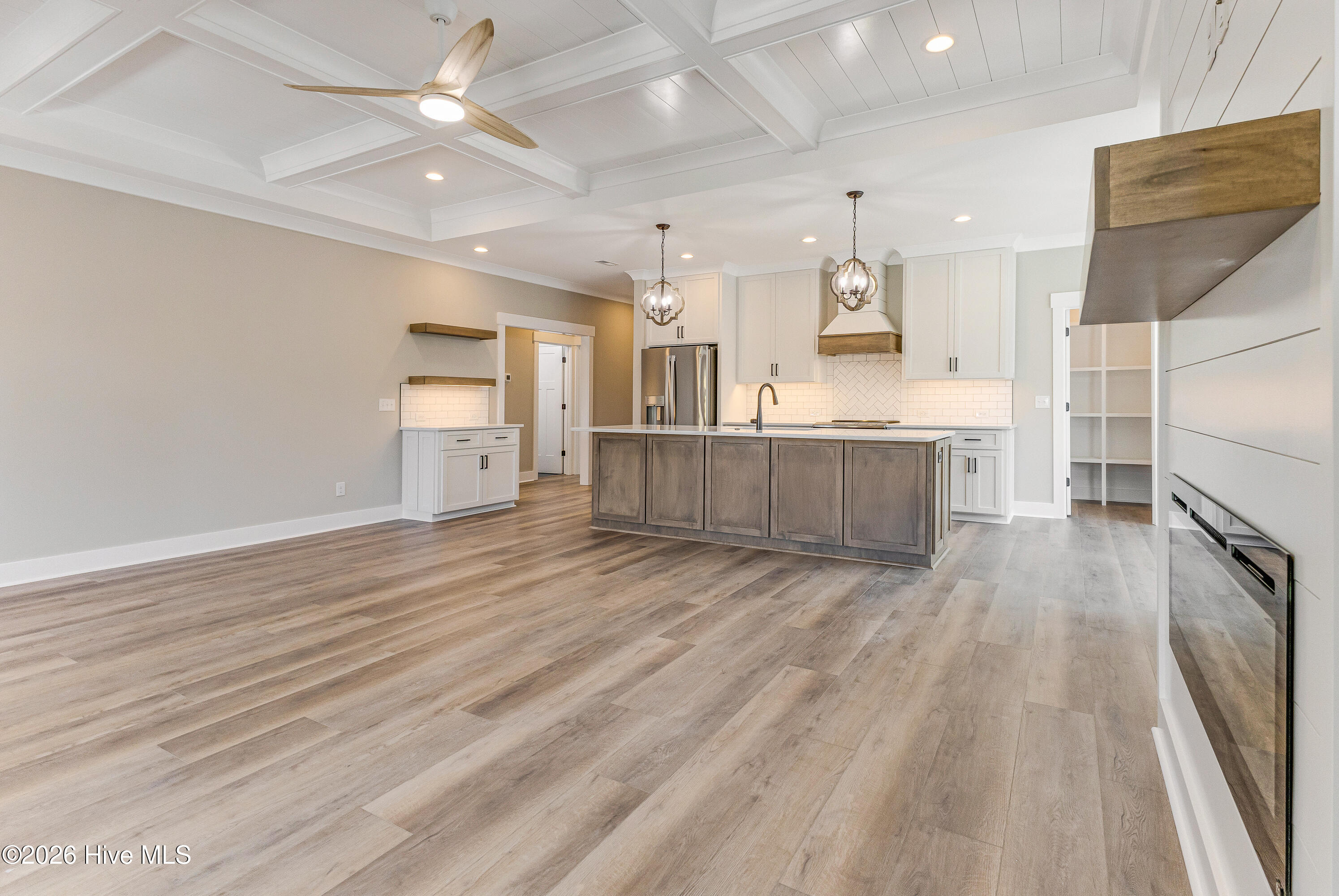 100564365 | Photo 12