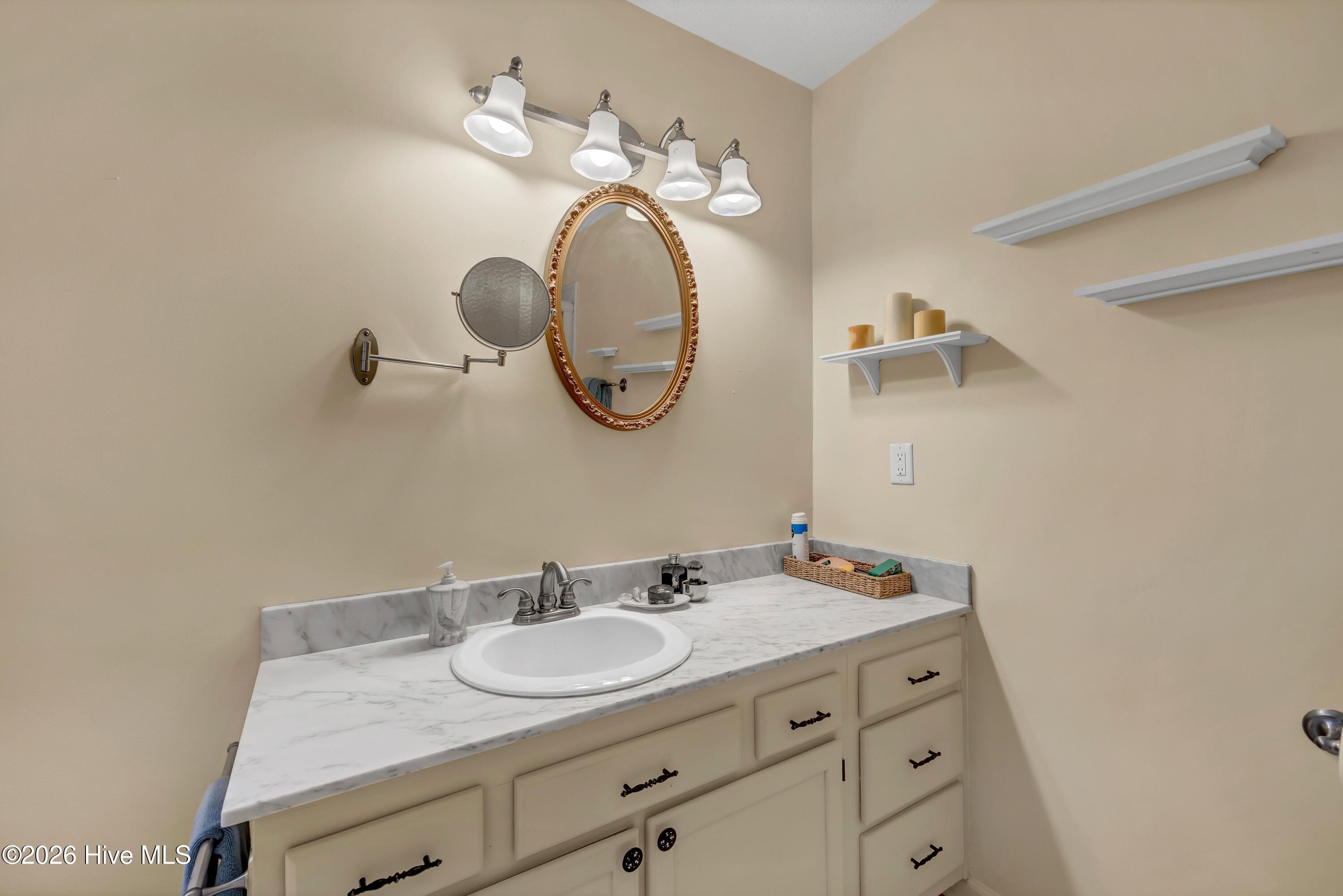 100554189 | Photo 14