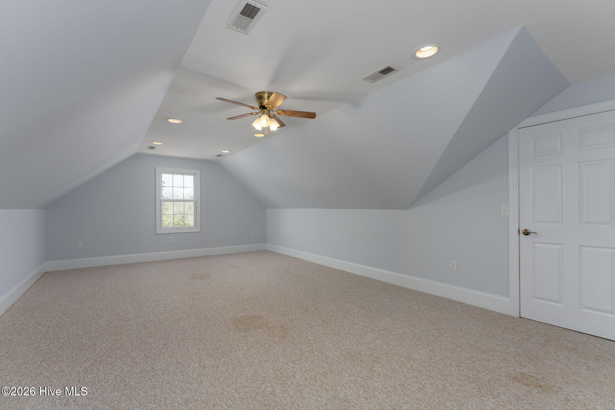 100552056 | Photo 48