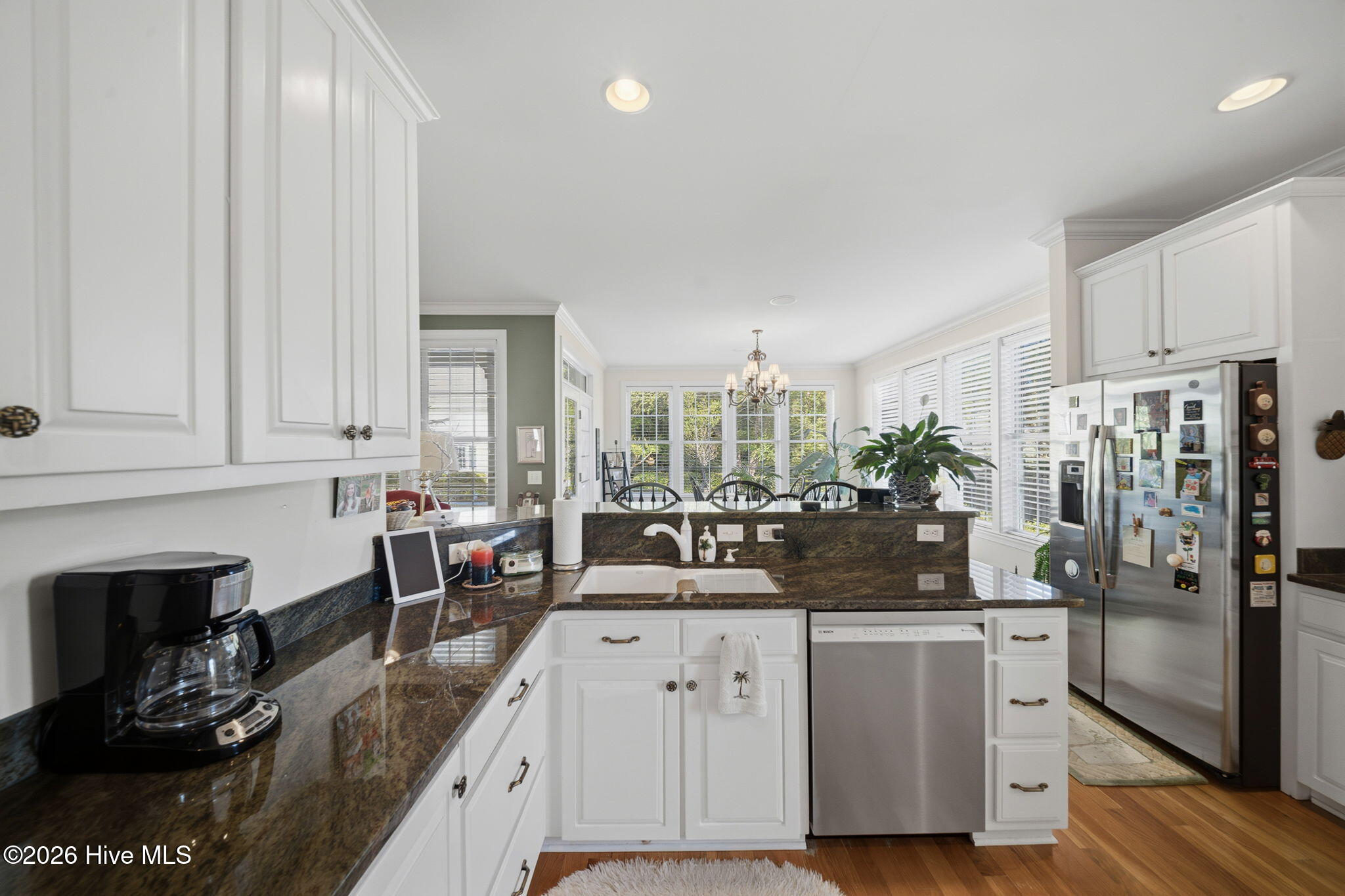 100570394 | Photo 29