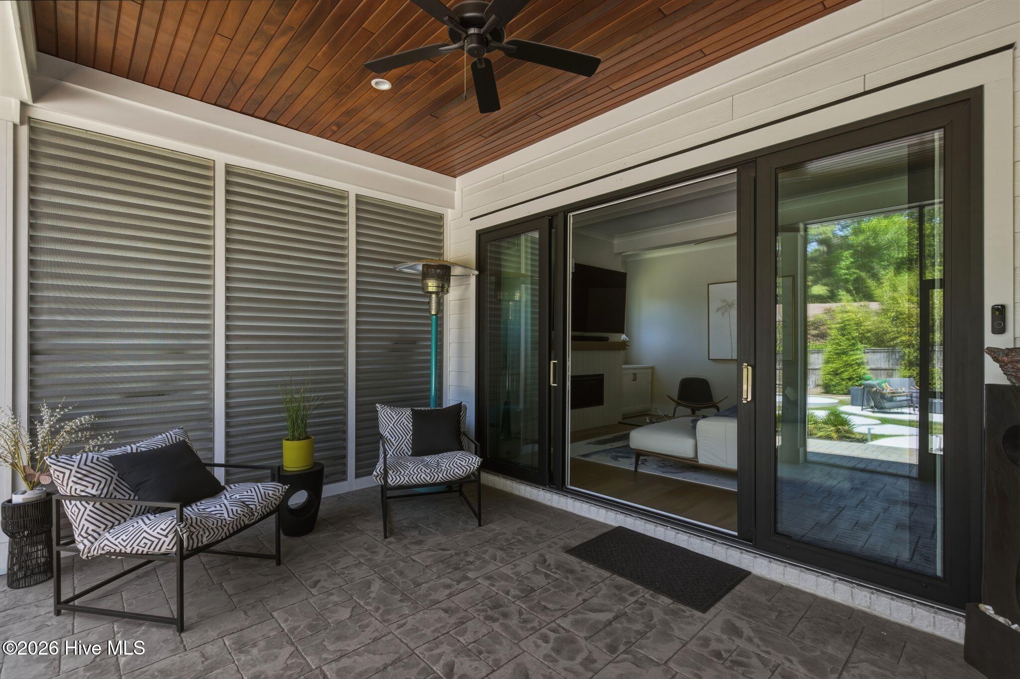 100569019 | Photo 28