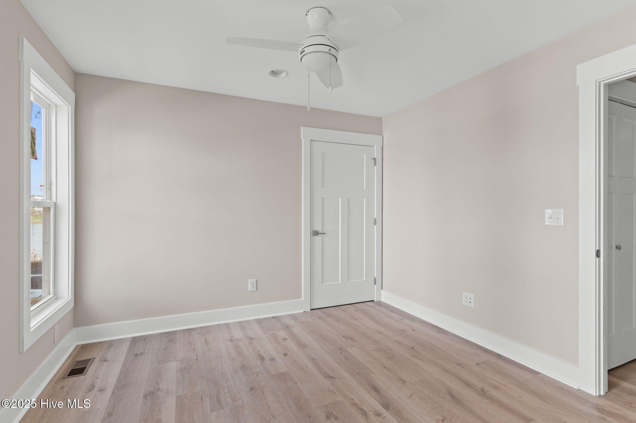 100485023 | Photo 55