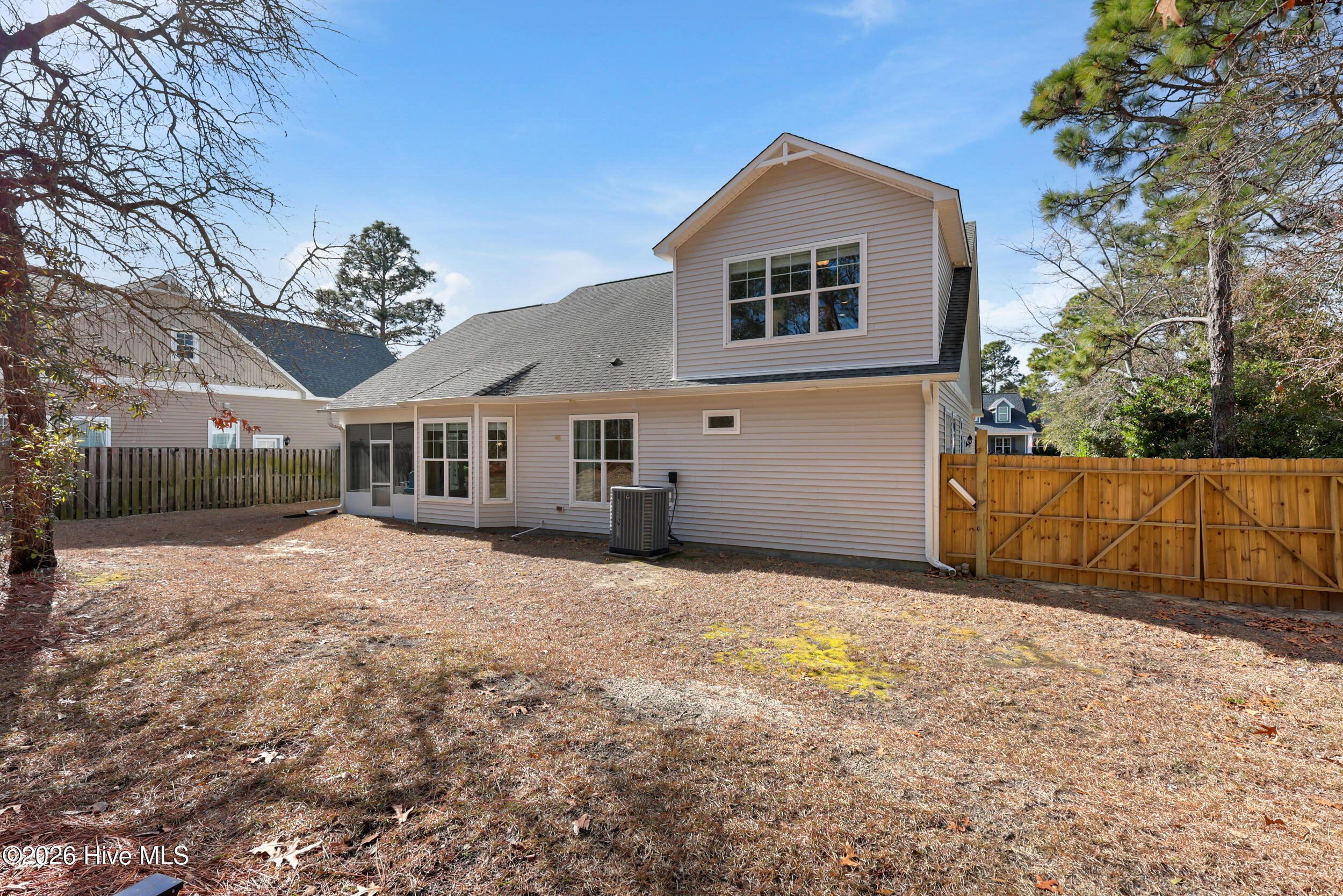 100550735 | Photo 30