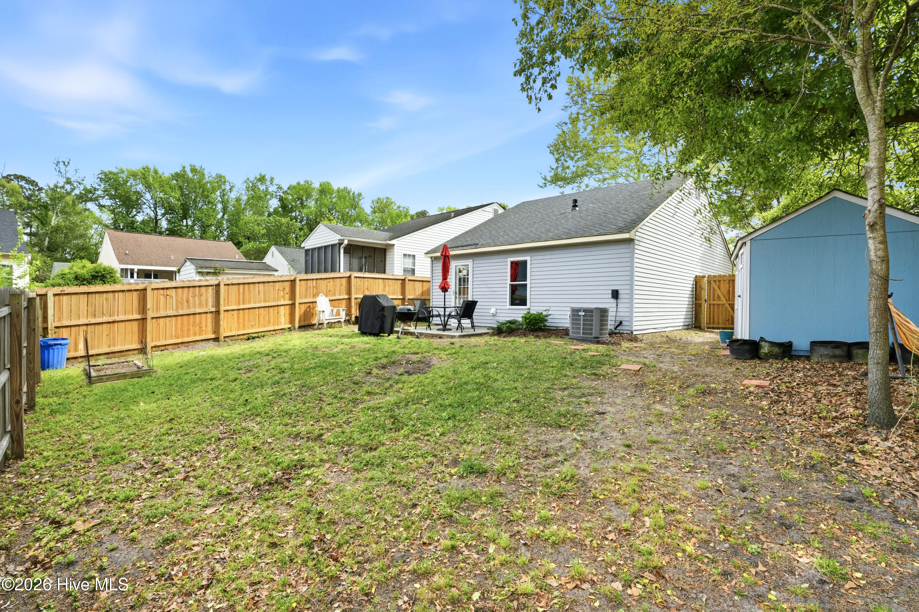 100566190 | Photo 19