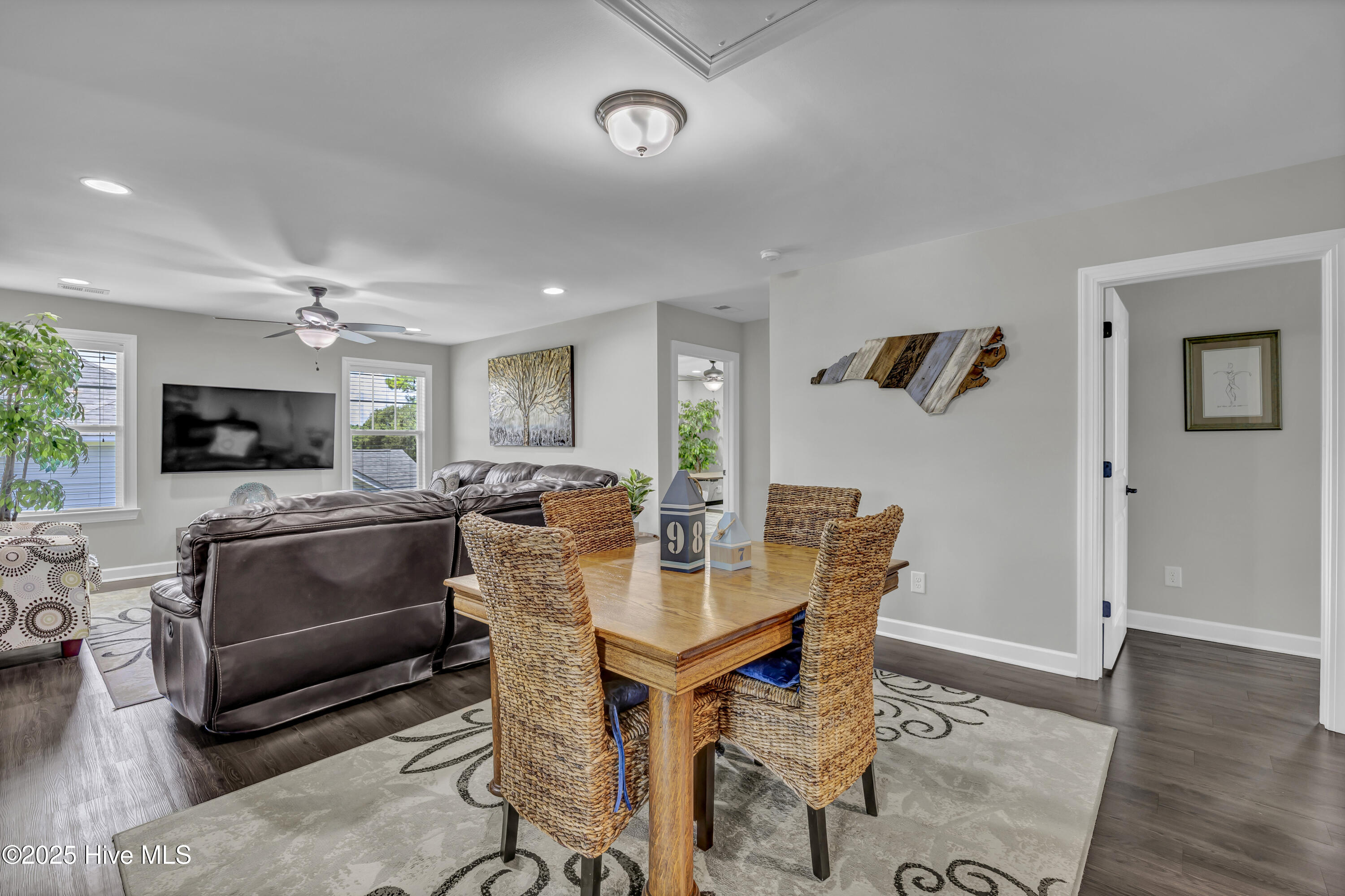 100519414 | Photo 24