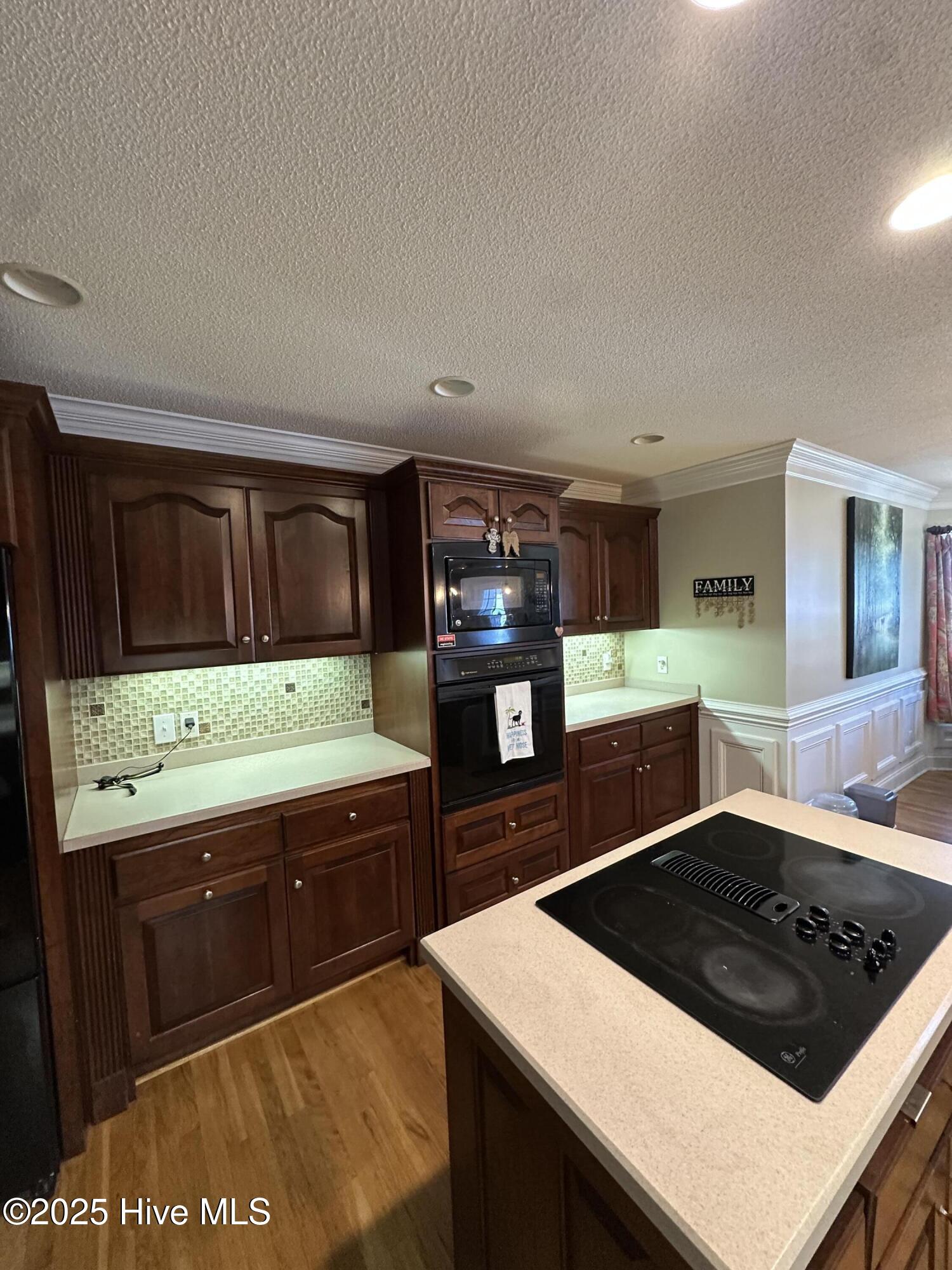 100514130 | Photo 32