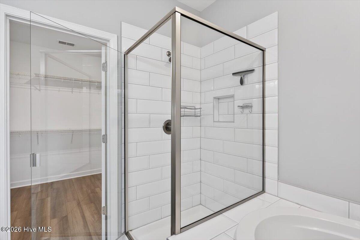 100552947 | Photo 26