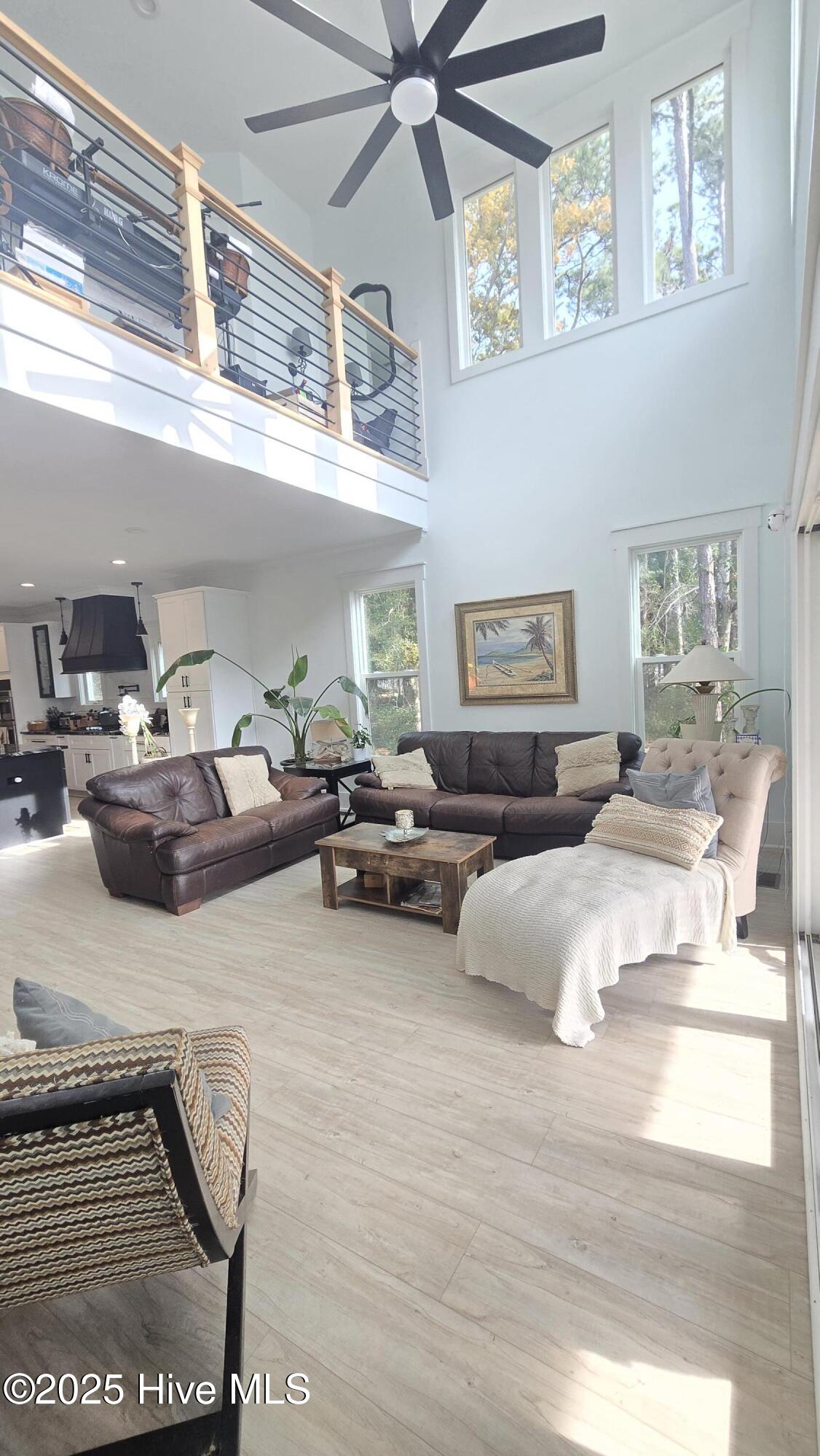 100547303 | Photo 13