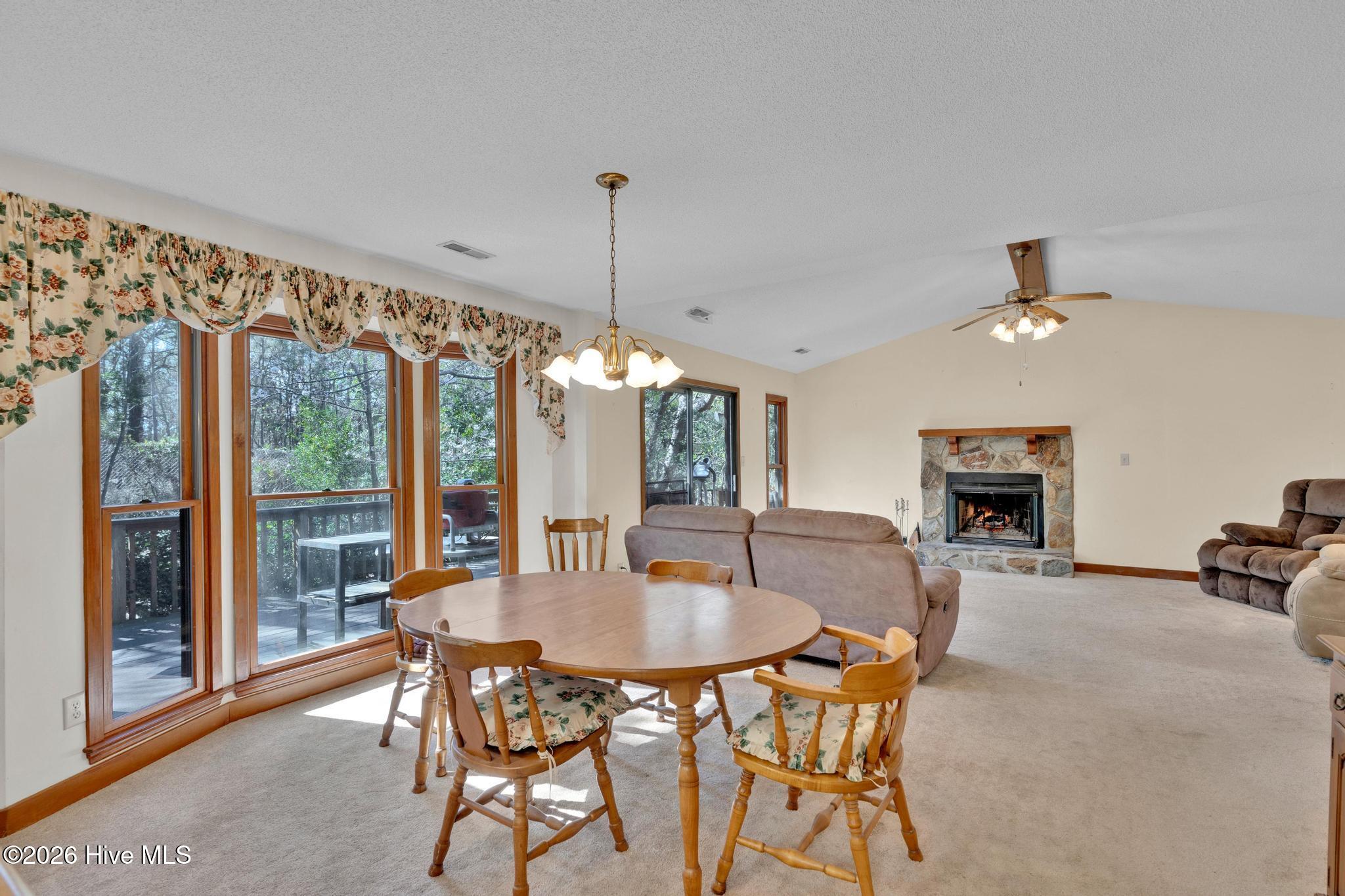 100561696 | Photo 24