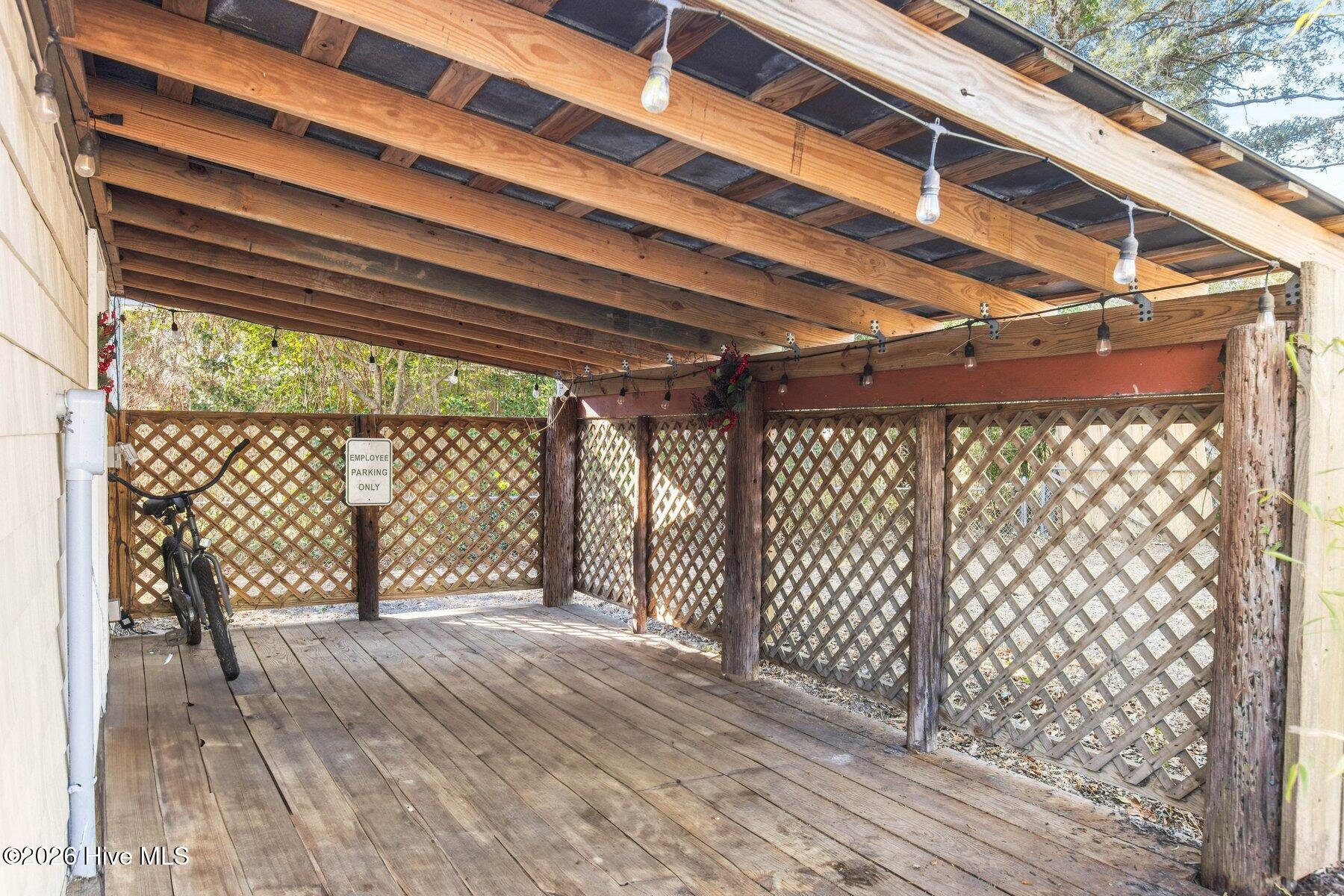 100550580 | Photo 39