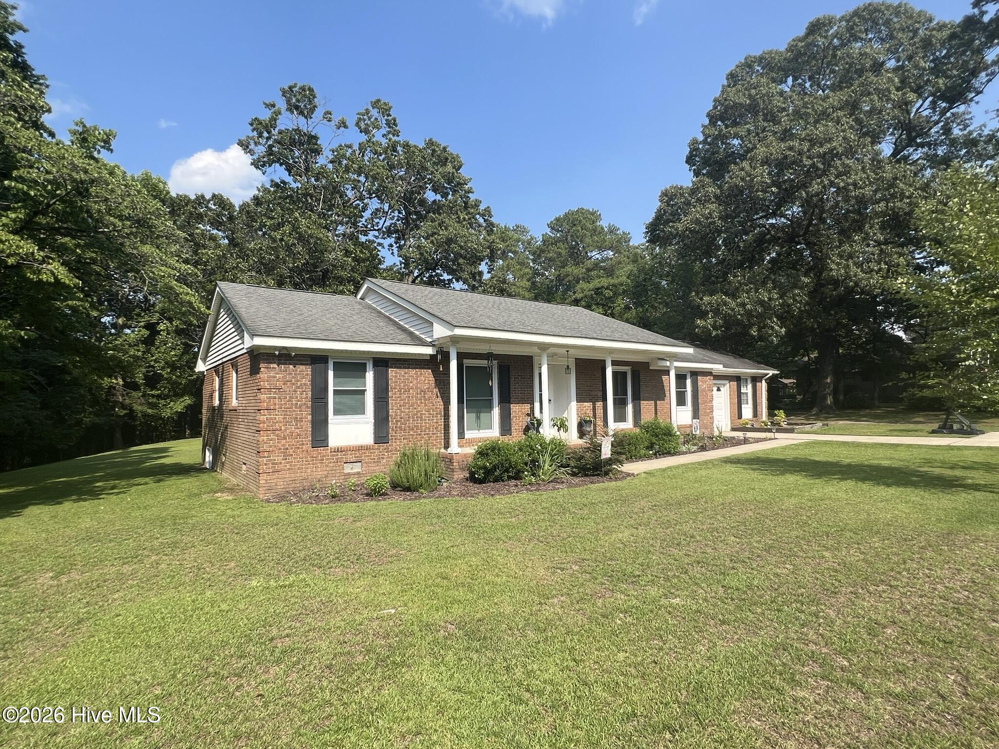 2nd image of 197 Hillcrest Dr, Elizabethtown, NC 28337 | MLS# 100592748