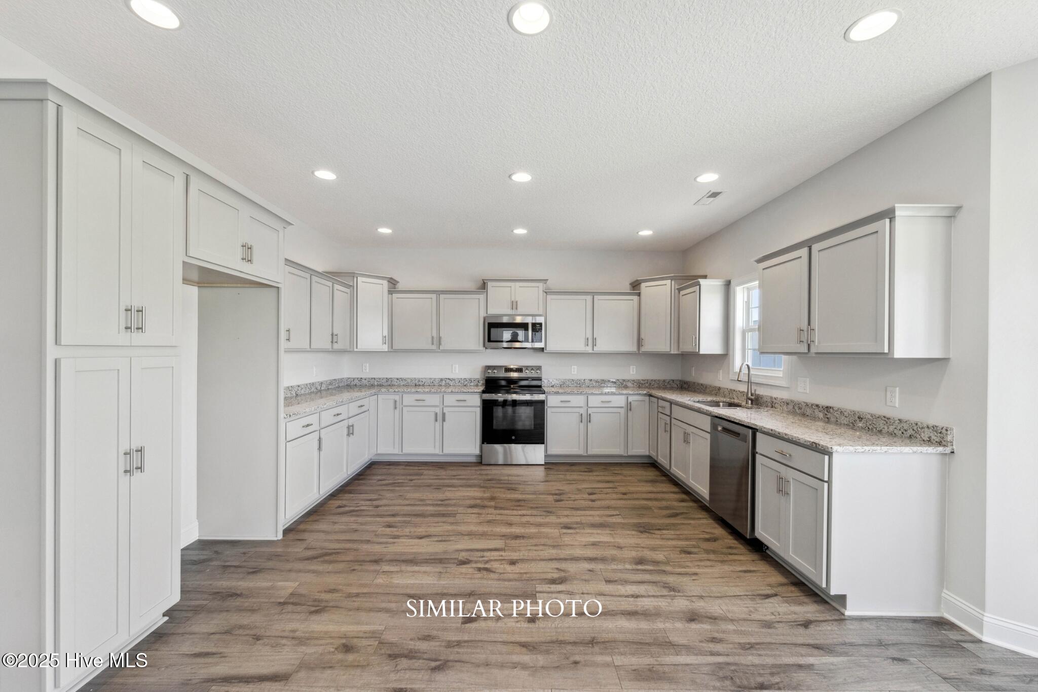 205 Windsor Run Boulevard, Jacksonville, NC 28546 – photo 13: SIMILAR PHOTO 15 (5)