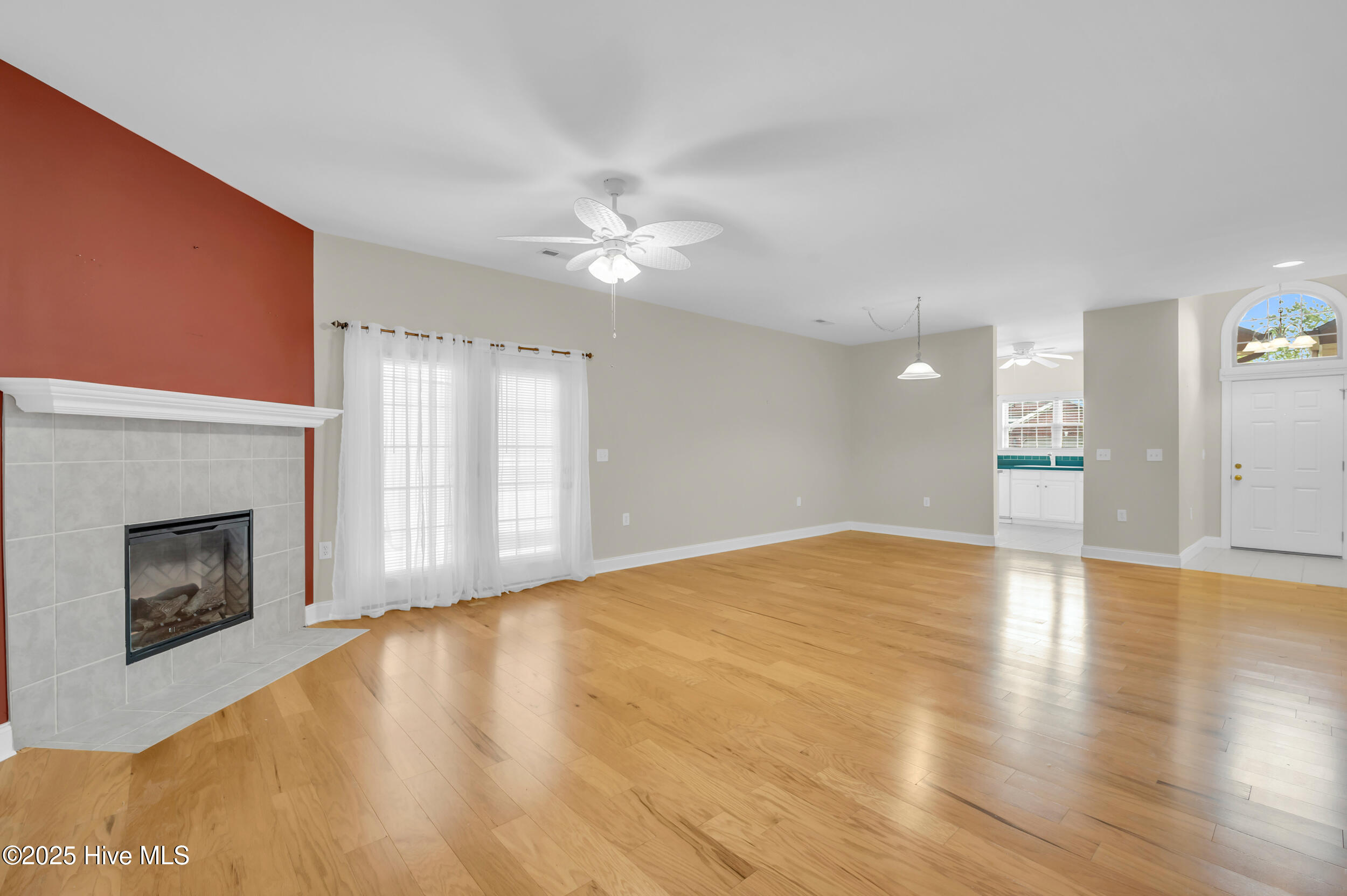 100564628 | Photo 11