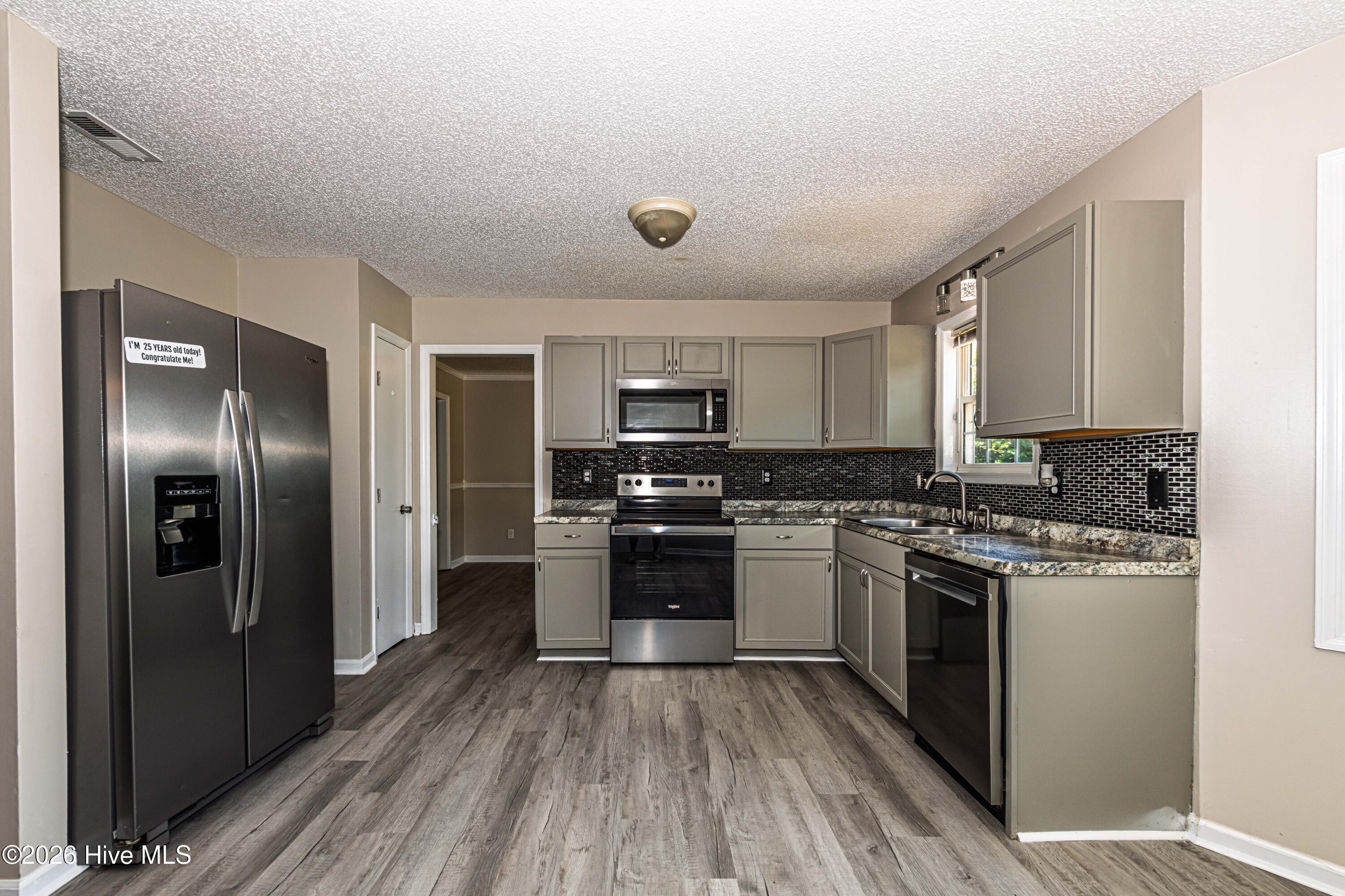 100568422 | Photo 12